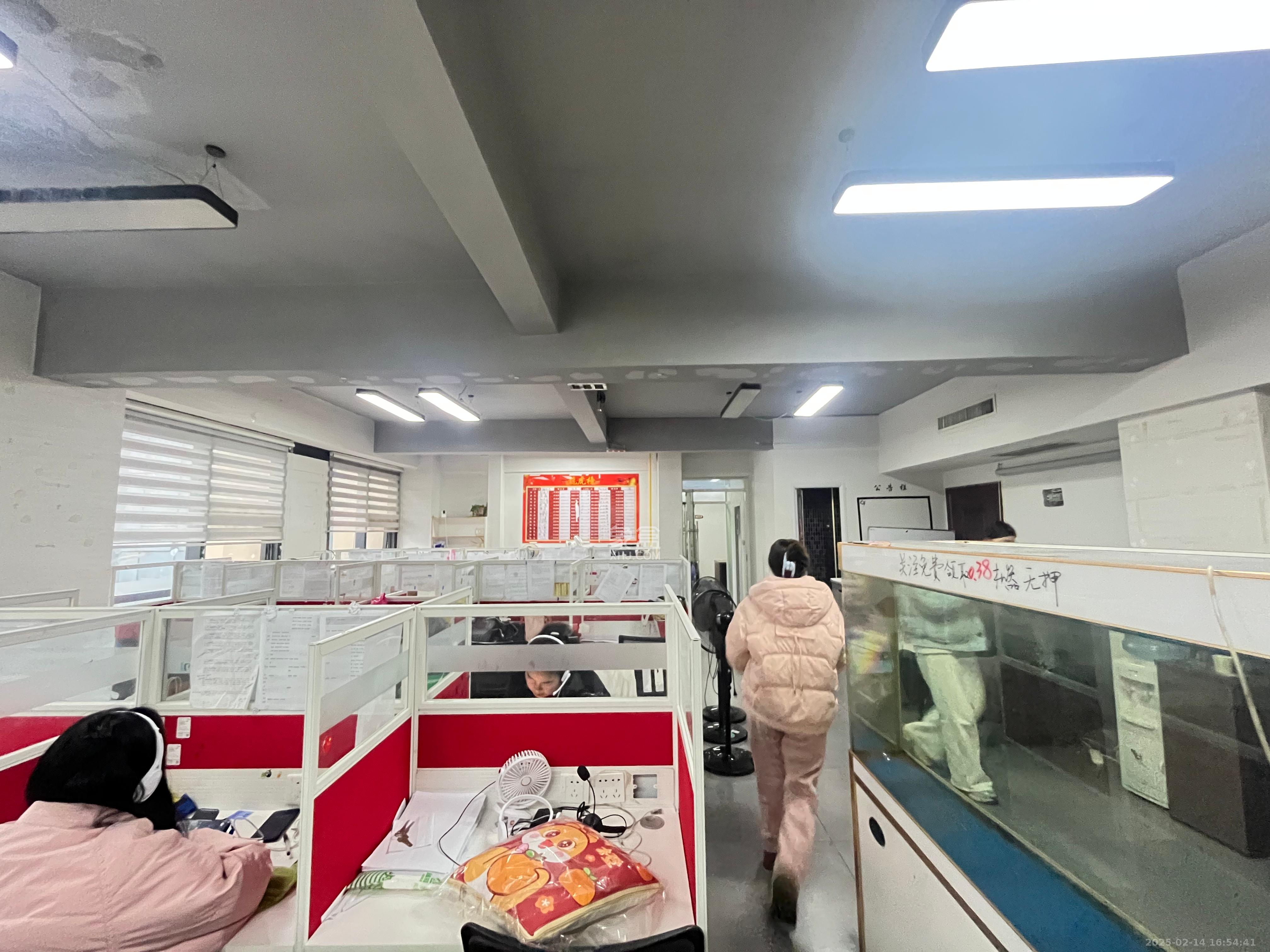 万坤图财富广场  4室1厅2卫   9000.00元/月室内图