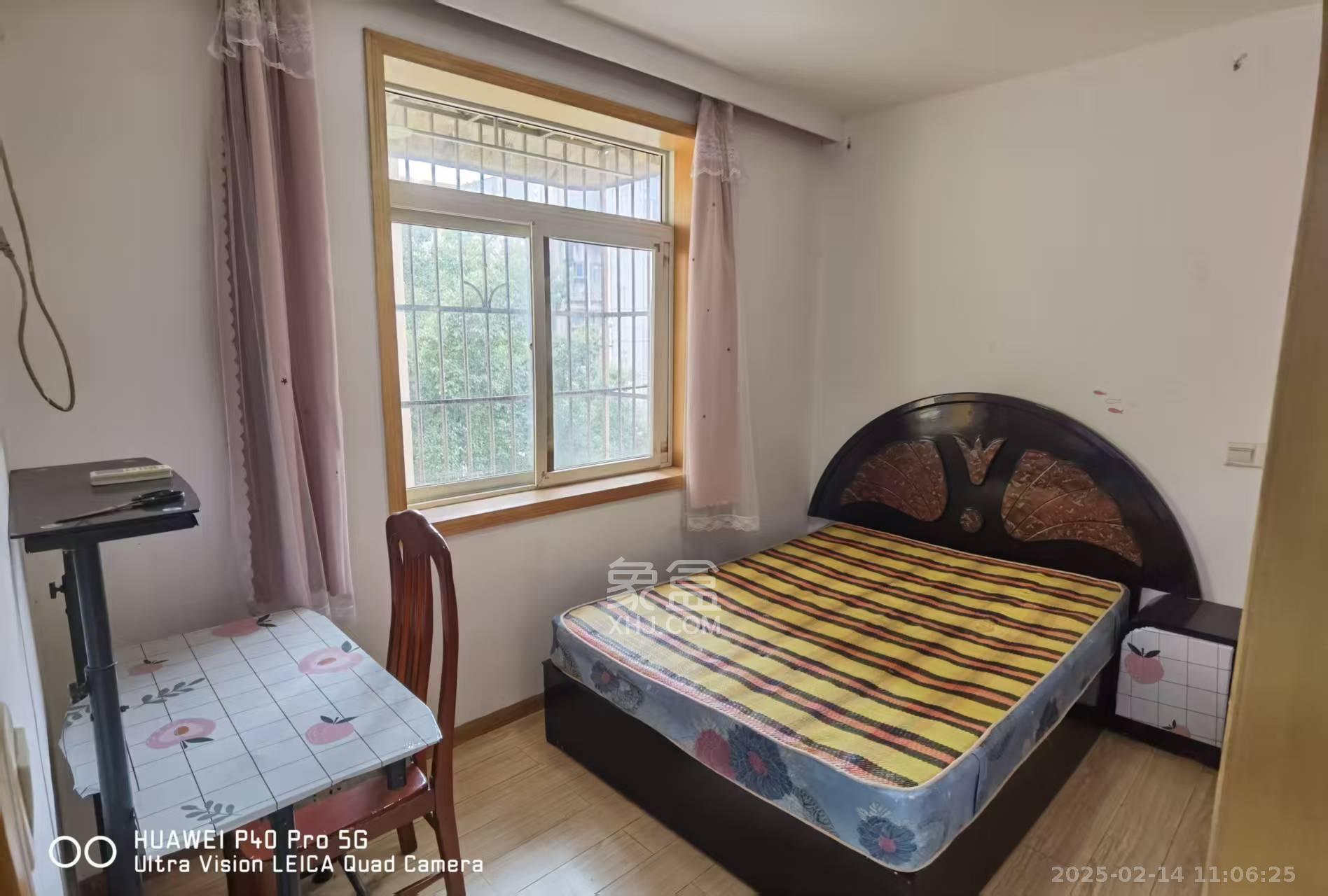 向东南社区 3室2厅1卫 1800.0元/月 向东南社区 3室2厅1卫 1800.0元/月室内图