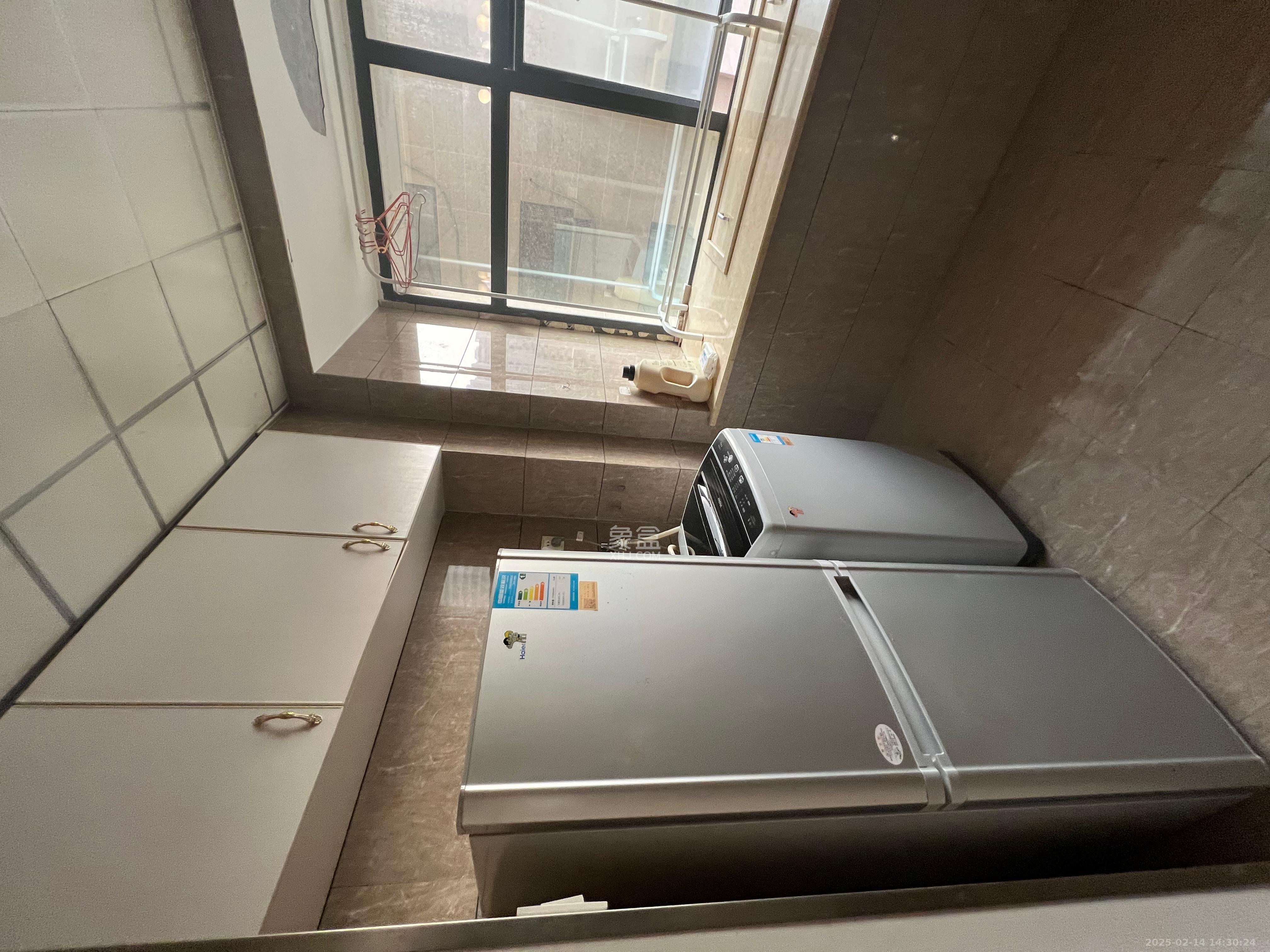 藍灣國際廣場  1室1廳1衛(wèi)   1900.00元/月室內(nèi)圖