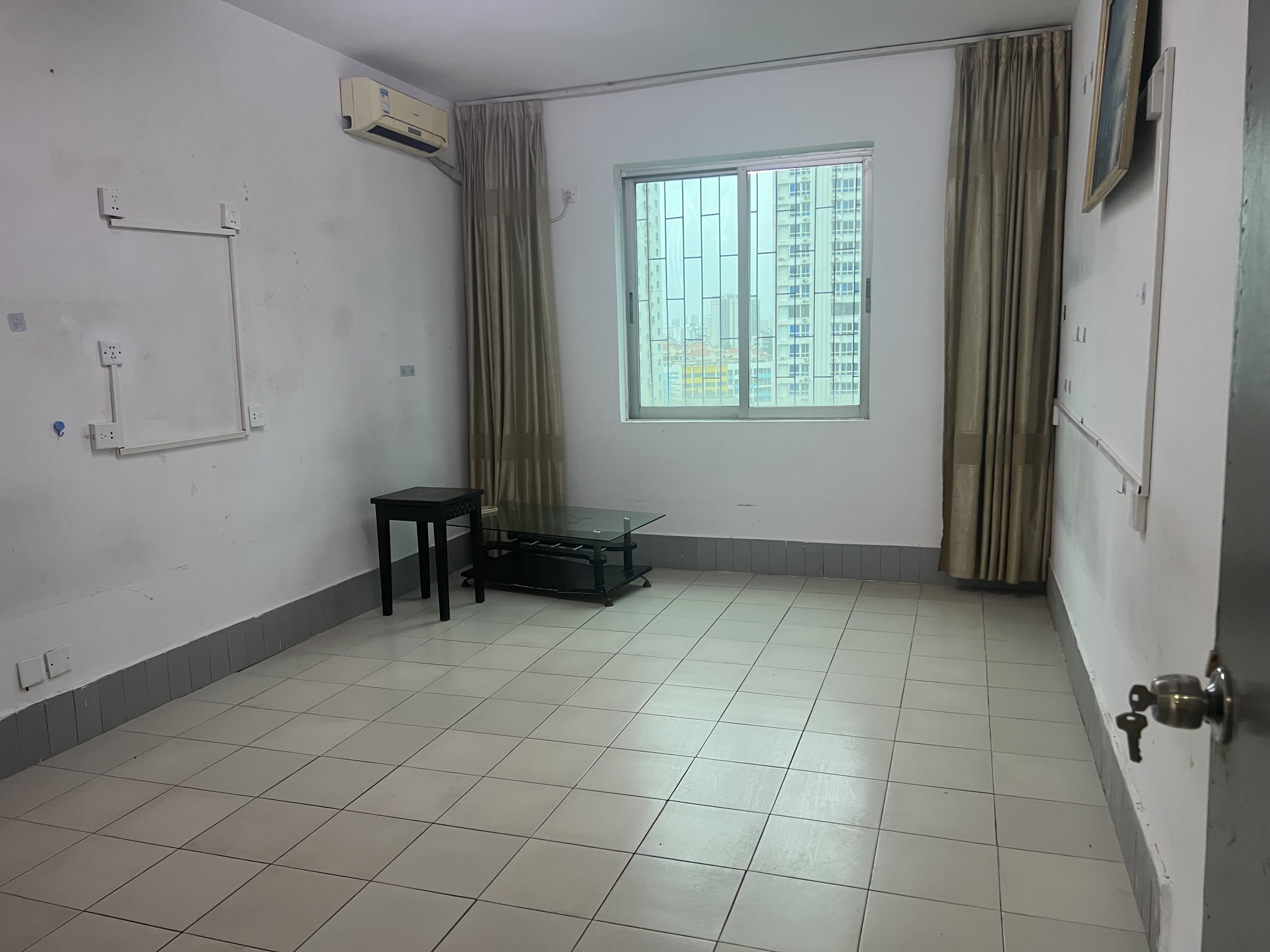 新达公寓  3室2厅2卫    2600.0元/月 新达公寓  3室2厅2卫    2600.0元/月室内图