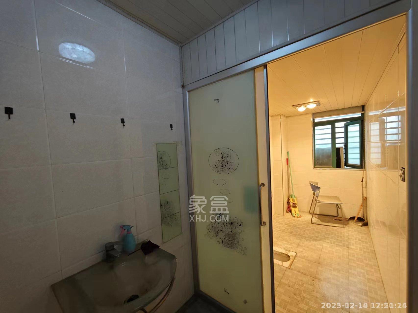 蓝盾景园二期 4室2厅2卫 2500.0元/月 蓝盾景园二期 4室2厅2卫 2500.0元/月室内图