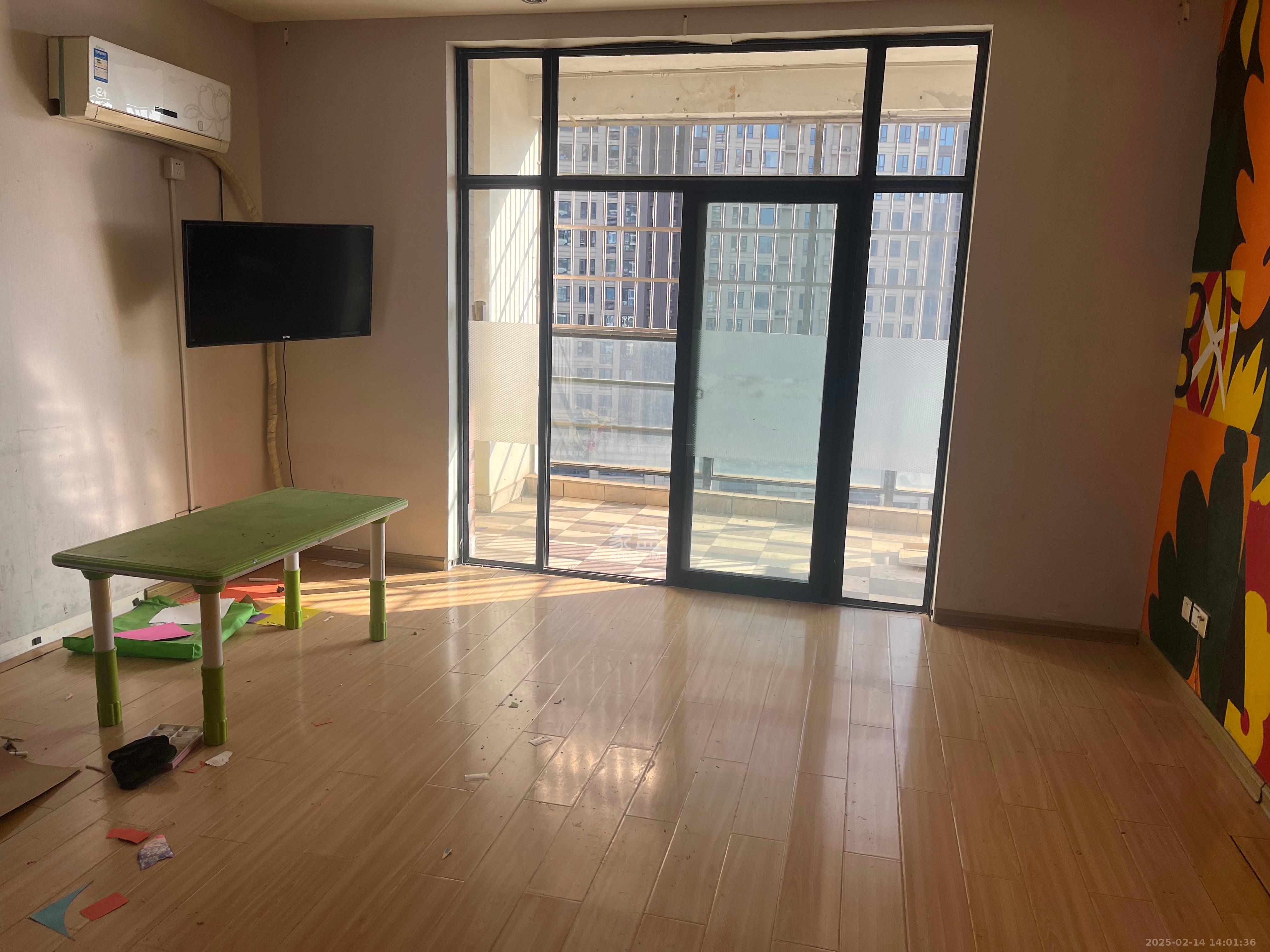 鑫远湘府华城 3室2厅1卫 2400.0元/月 鑫远湘府华城 3室2厅1卫 2400.0元/月室内图