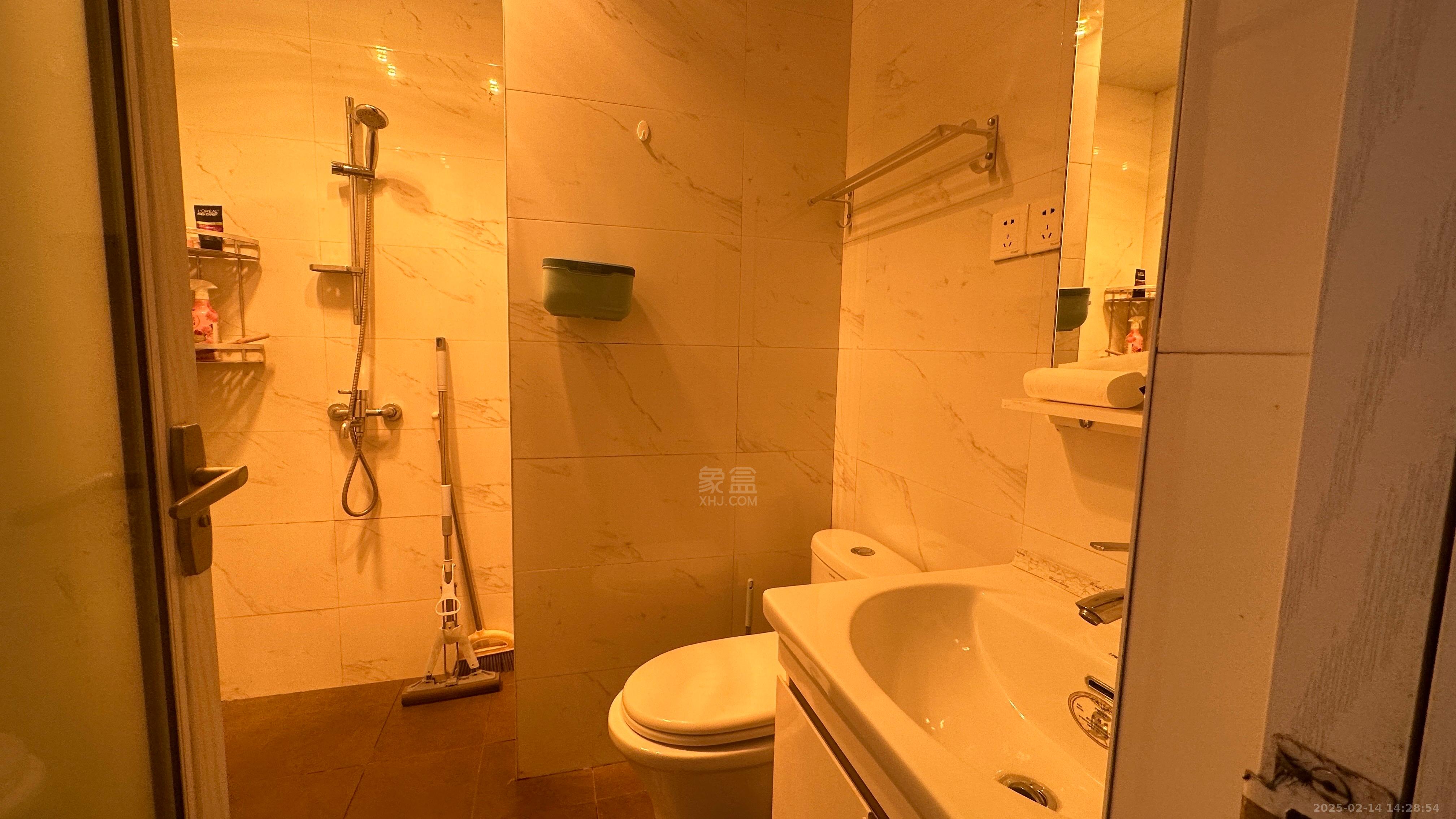 文艺复兴(未来城)  1室1厅1卫    1100.0元/月 文艺复兴(未来城)  1室1厅1卫    1100.0元/月室内图1