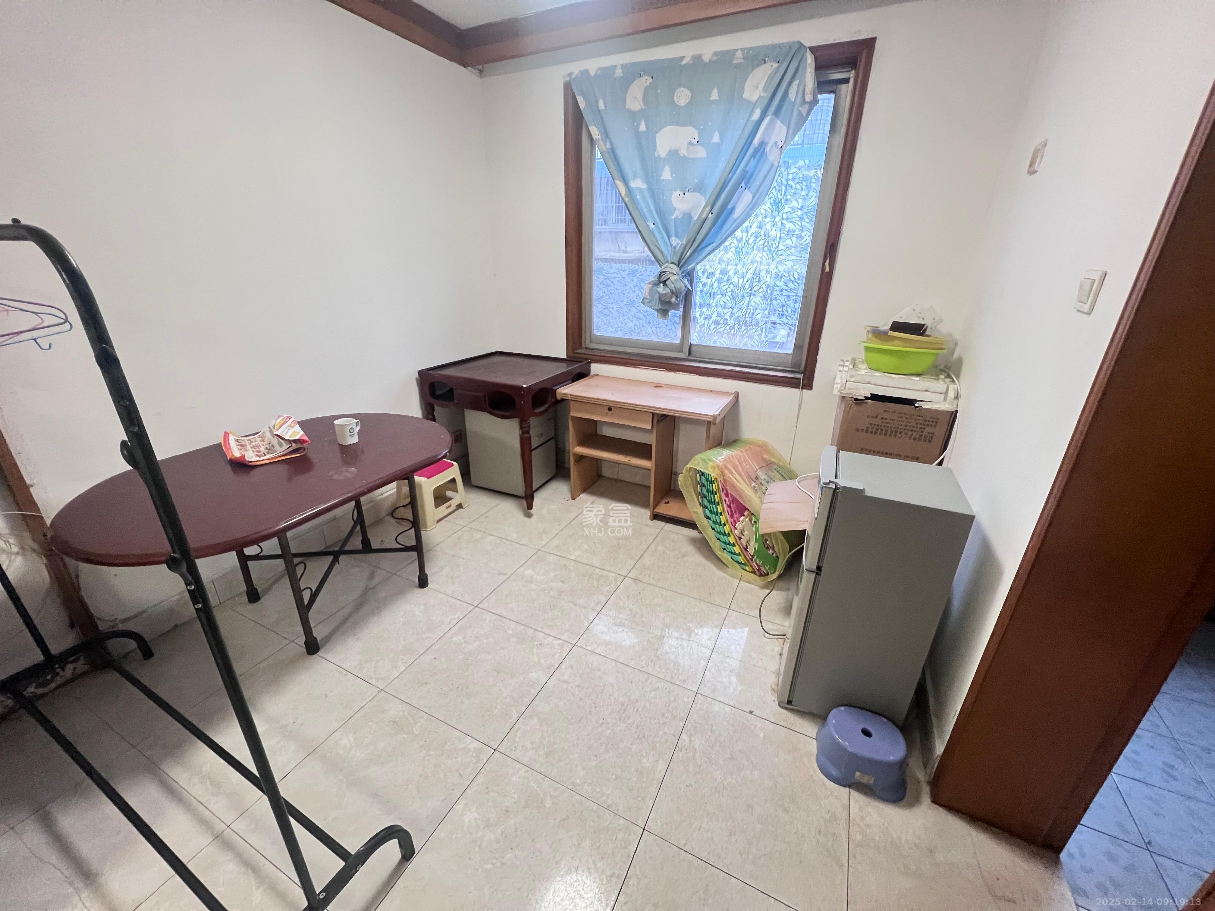 百纺大院宿舍 2室1厅1卫 950.0元/月 百纺大院宿舍 2室1厅1卫 950.0元/月室内图