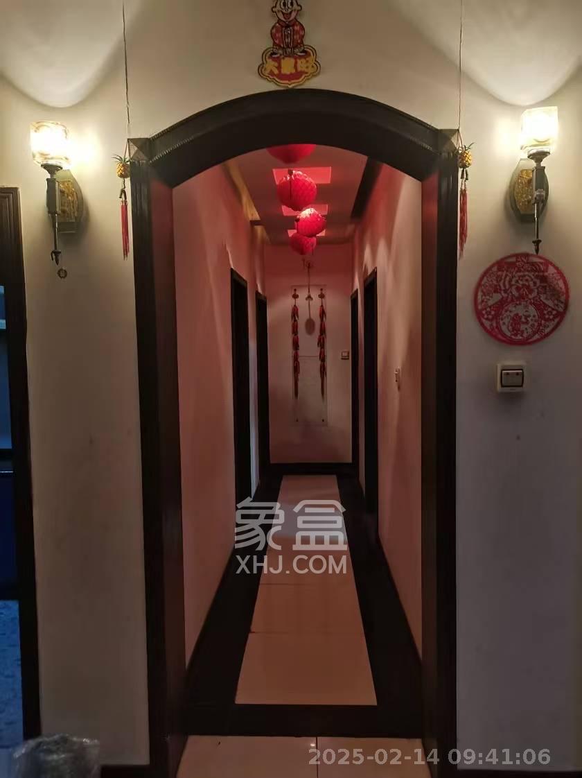 莲湖汽配城  3室1厅1卫   2400.00元/月室内图