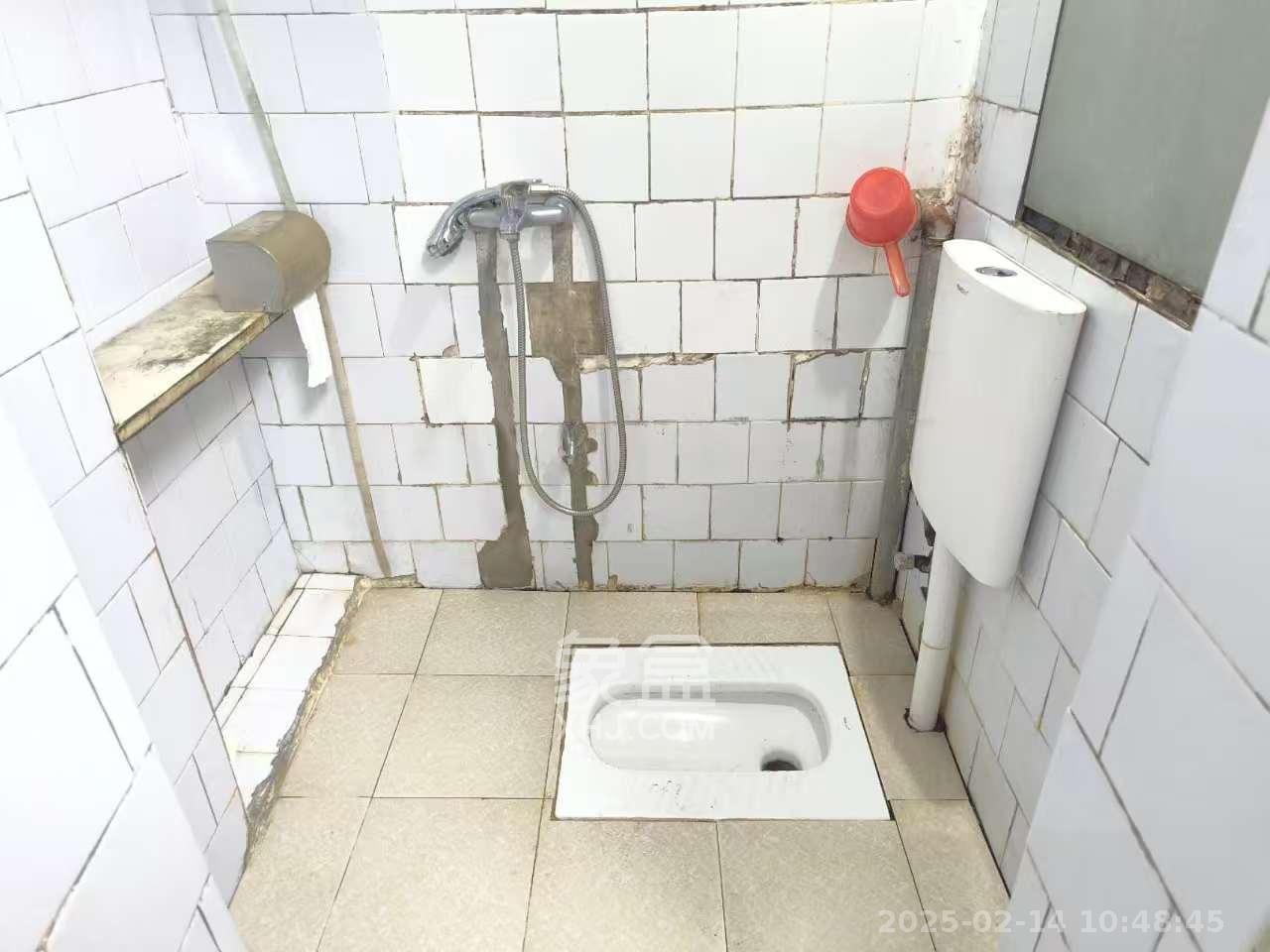 湖南省体育局单位宿舍（省体总会宿舍）  4室2厅1卫   3300.00元/月室内图