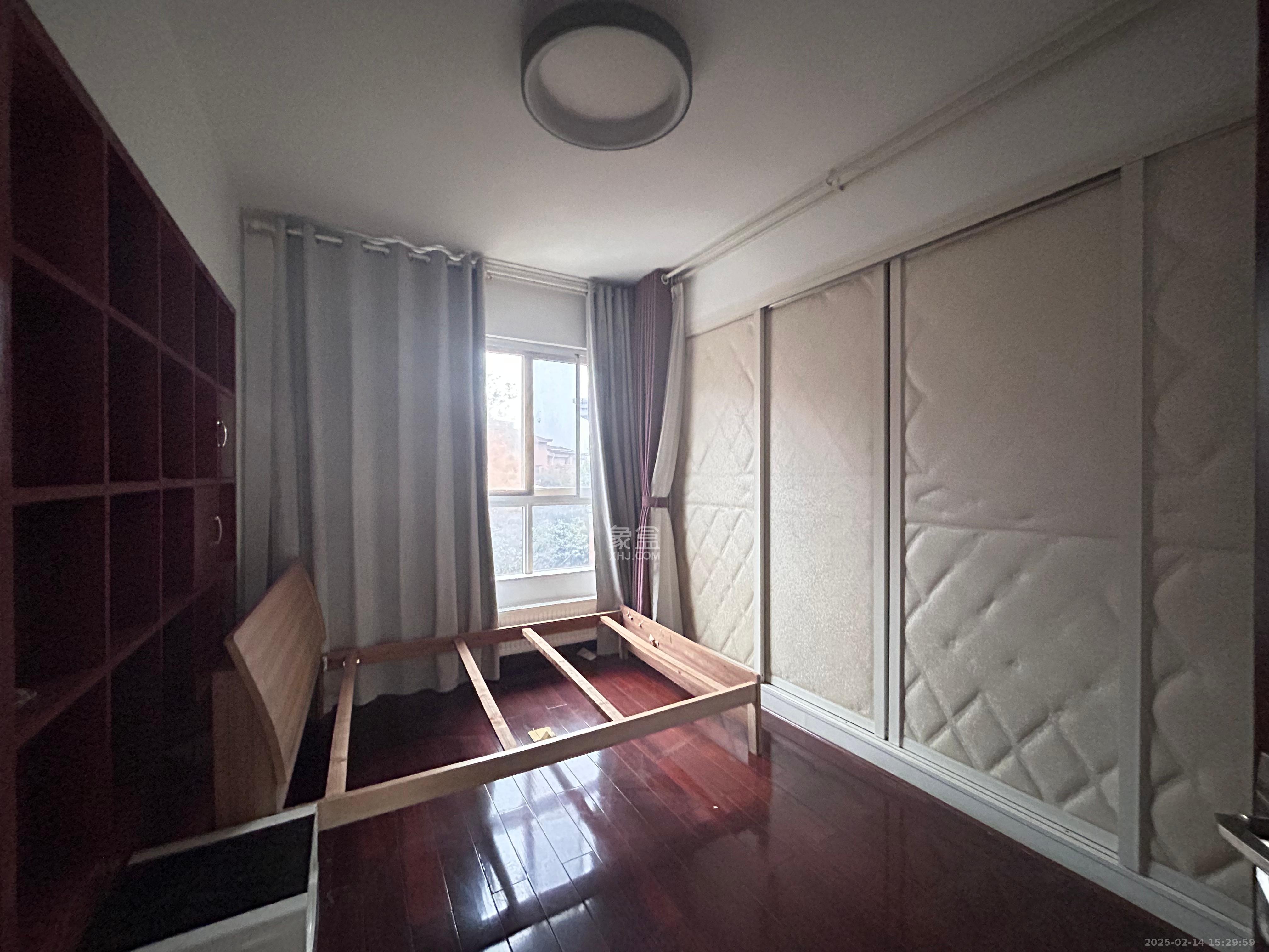 山水湾 4室2厅4卫 11000.0元/月 山水湾 4室2厅4卫 11000.0元/月室内图