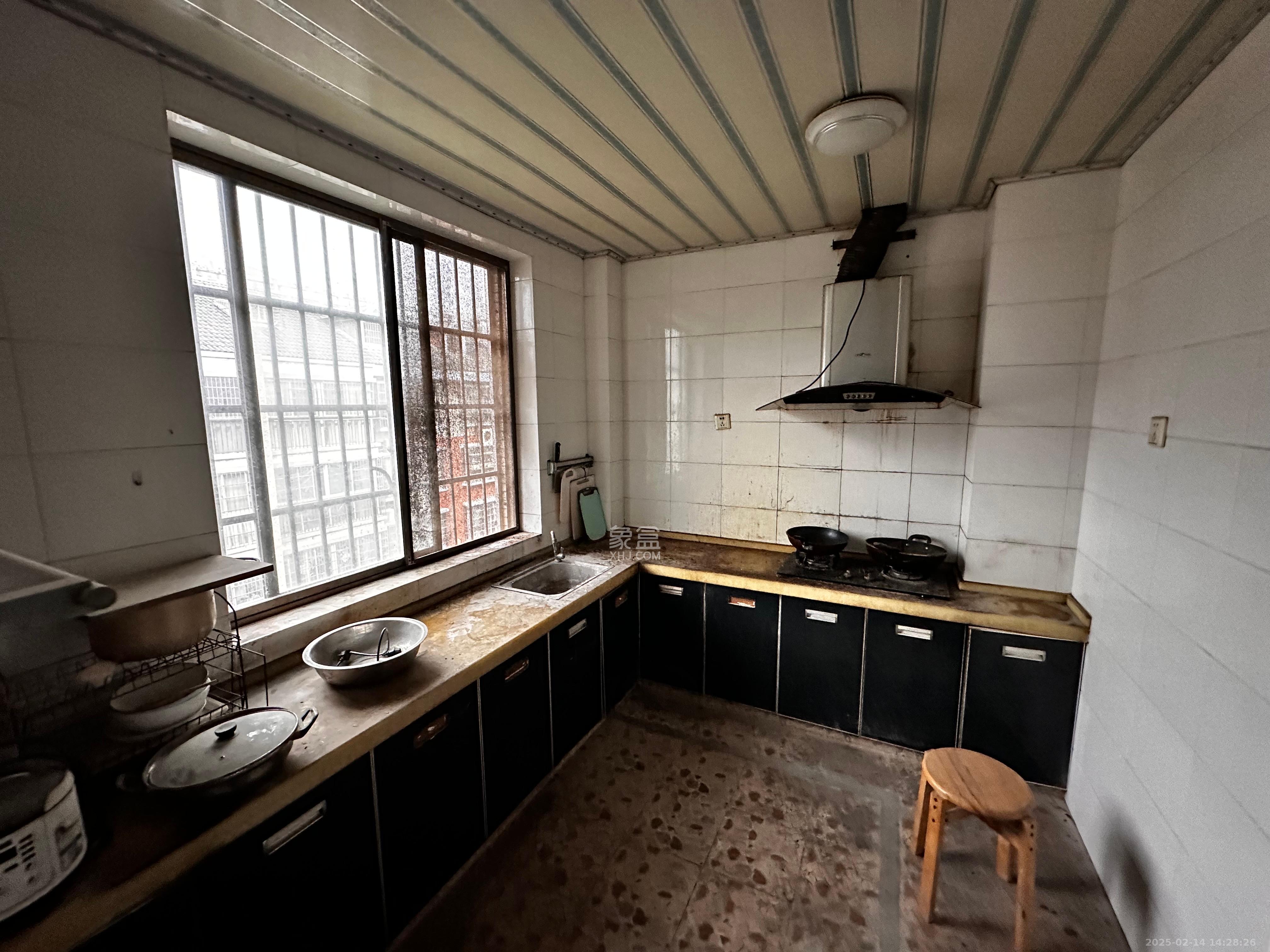 莲湖汽配城 1室2厅1卫 3200.0元/月 莲湖汽配城 1室2厅1卫 3200.0元/月室内图