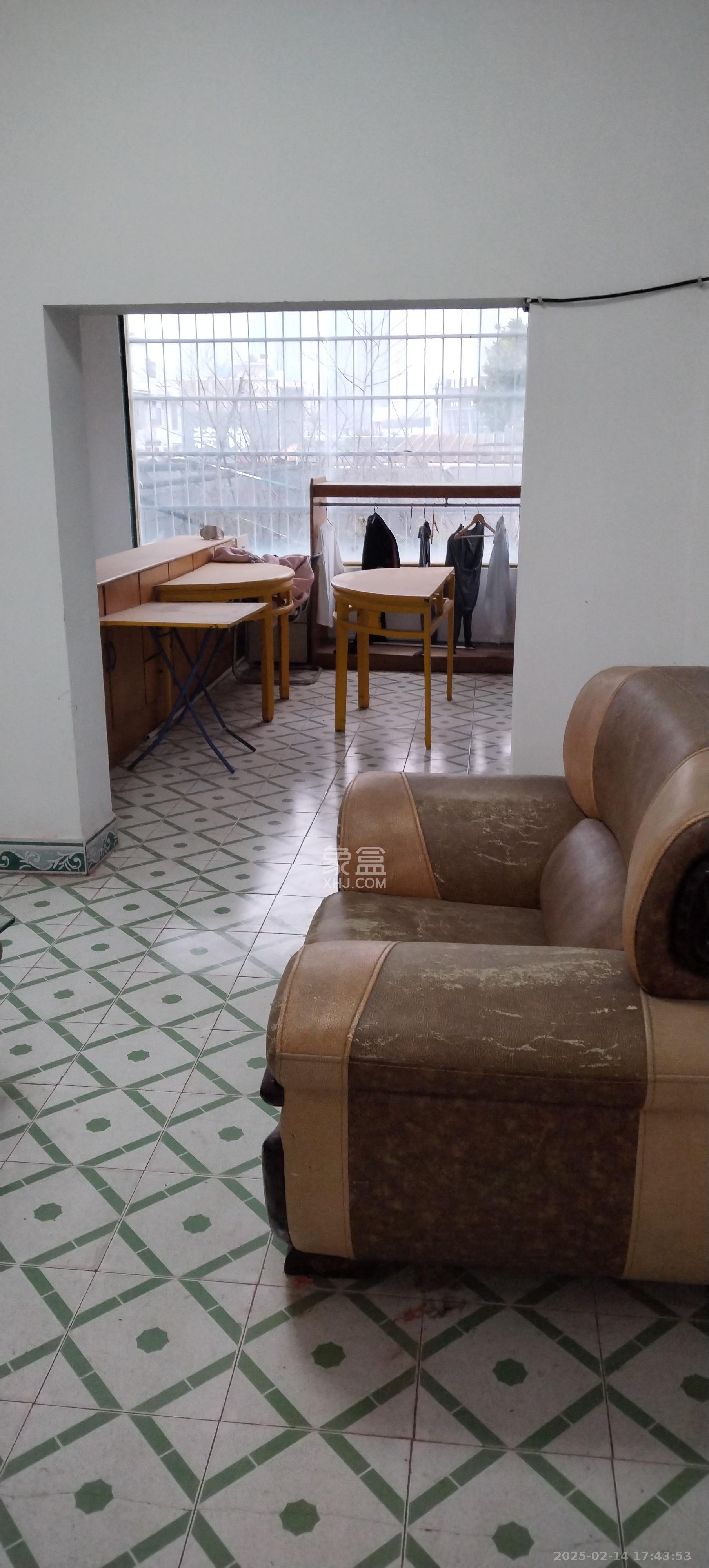 洞井商贸城 5室2厅2卫 2800.0元/月 洞井商贸城 5室2厅2卫 2800.0元/月室内图