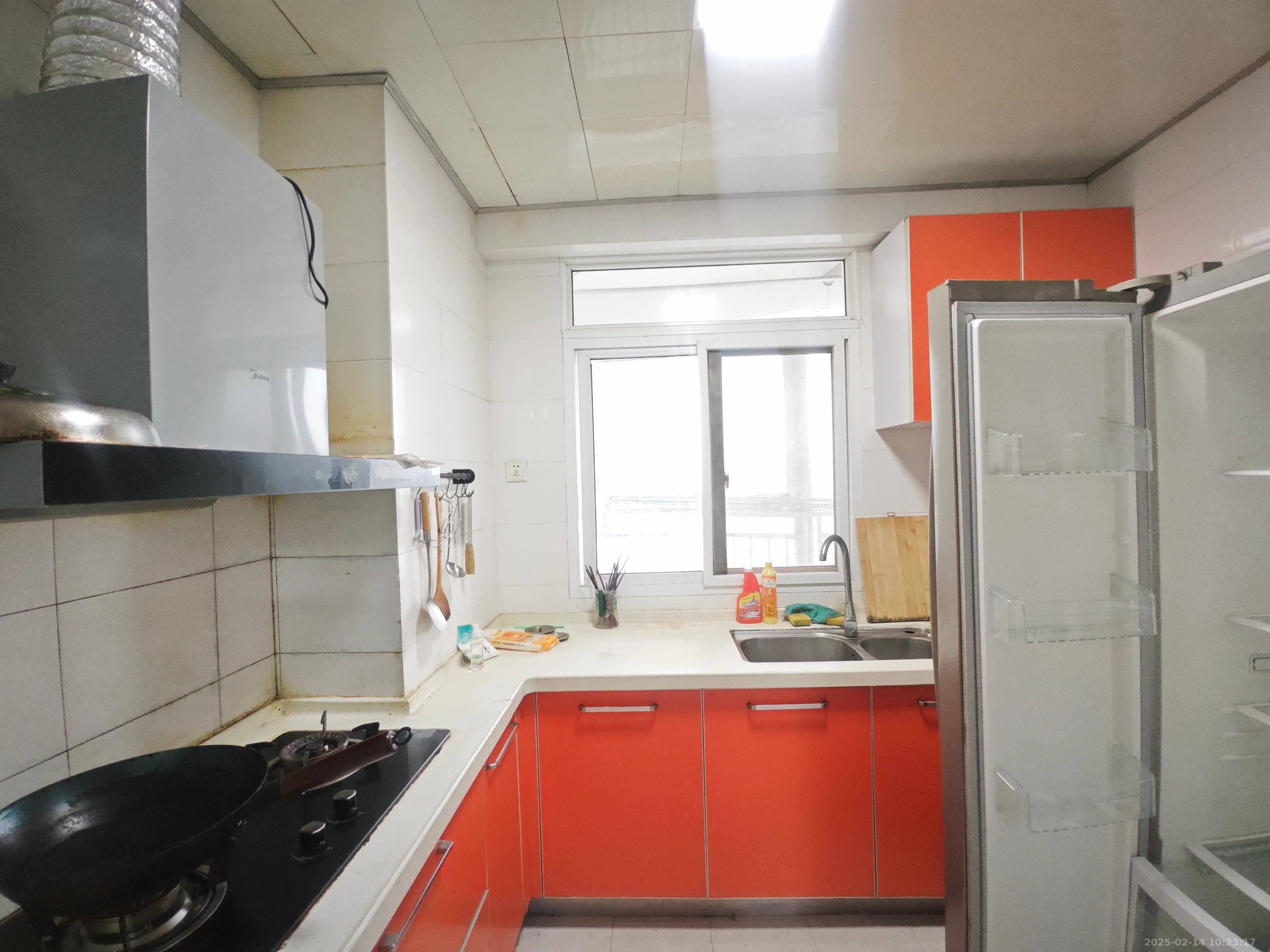 麓谷E家人  3室2厅2卫   2500.00元/月室内图