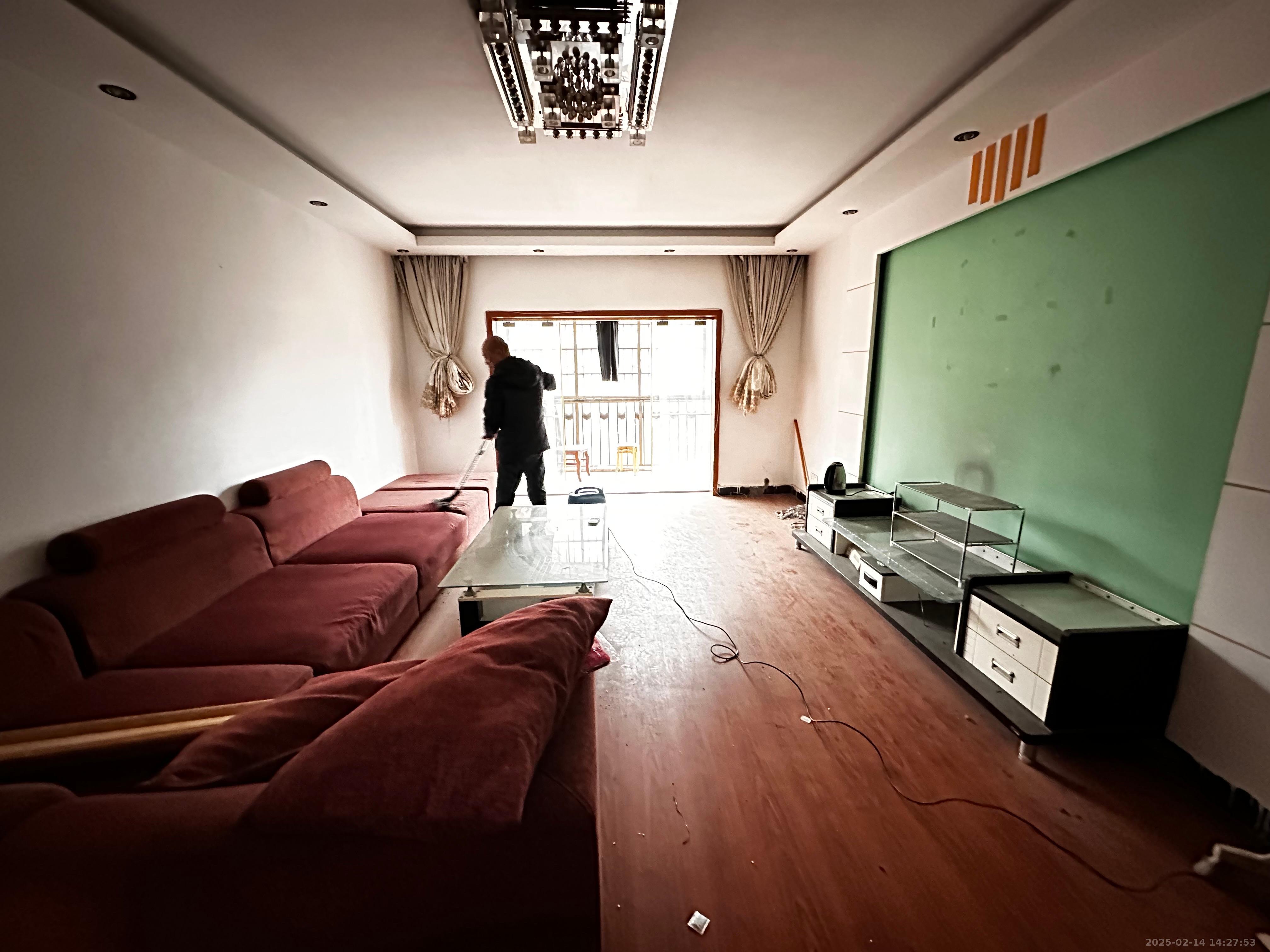 莲湖汽配城  1室2厅1卫    3200.0元/月 莲湖汽配城  1室2厅1卫    3200.0元/月