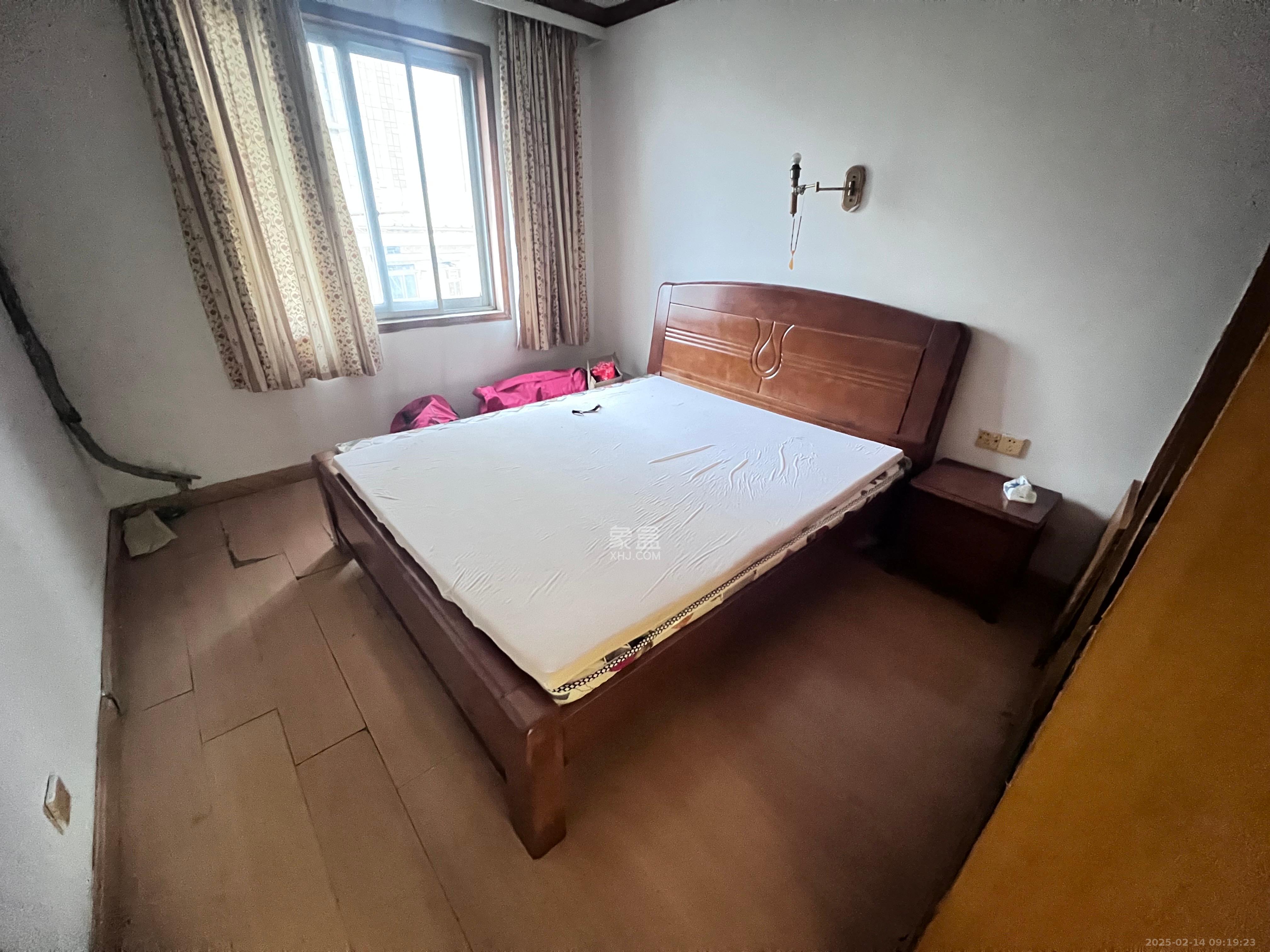 百纺大院宿舍 2室1厅1卫 950.0元/月 百纺大院宿舍 2室1厅1卫 950.0元/月室内图