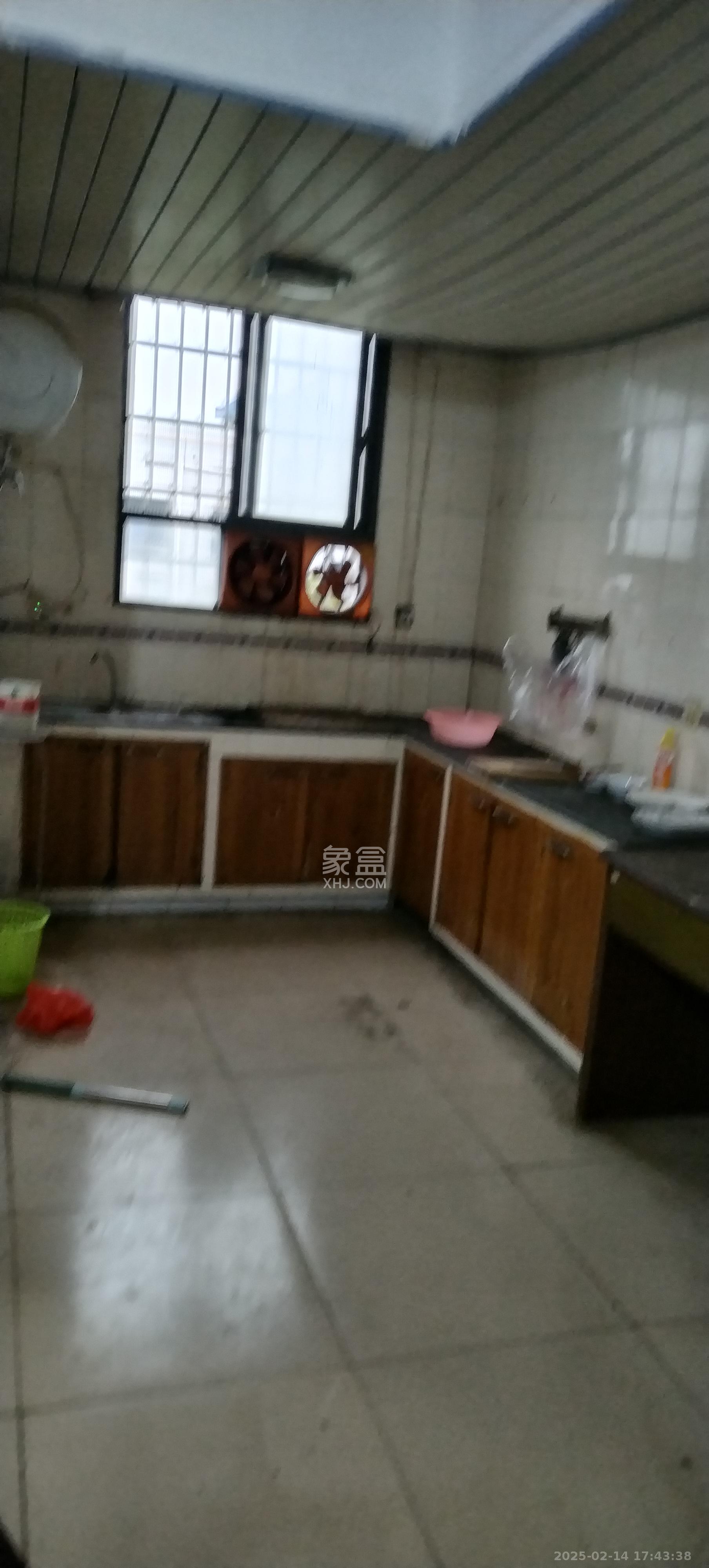 洞井商贸城 5室2厅2卫 2800.0元/月 洞井商贸城 5室2厅2卫 2800.0元/月室内图