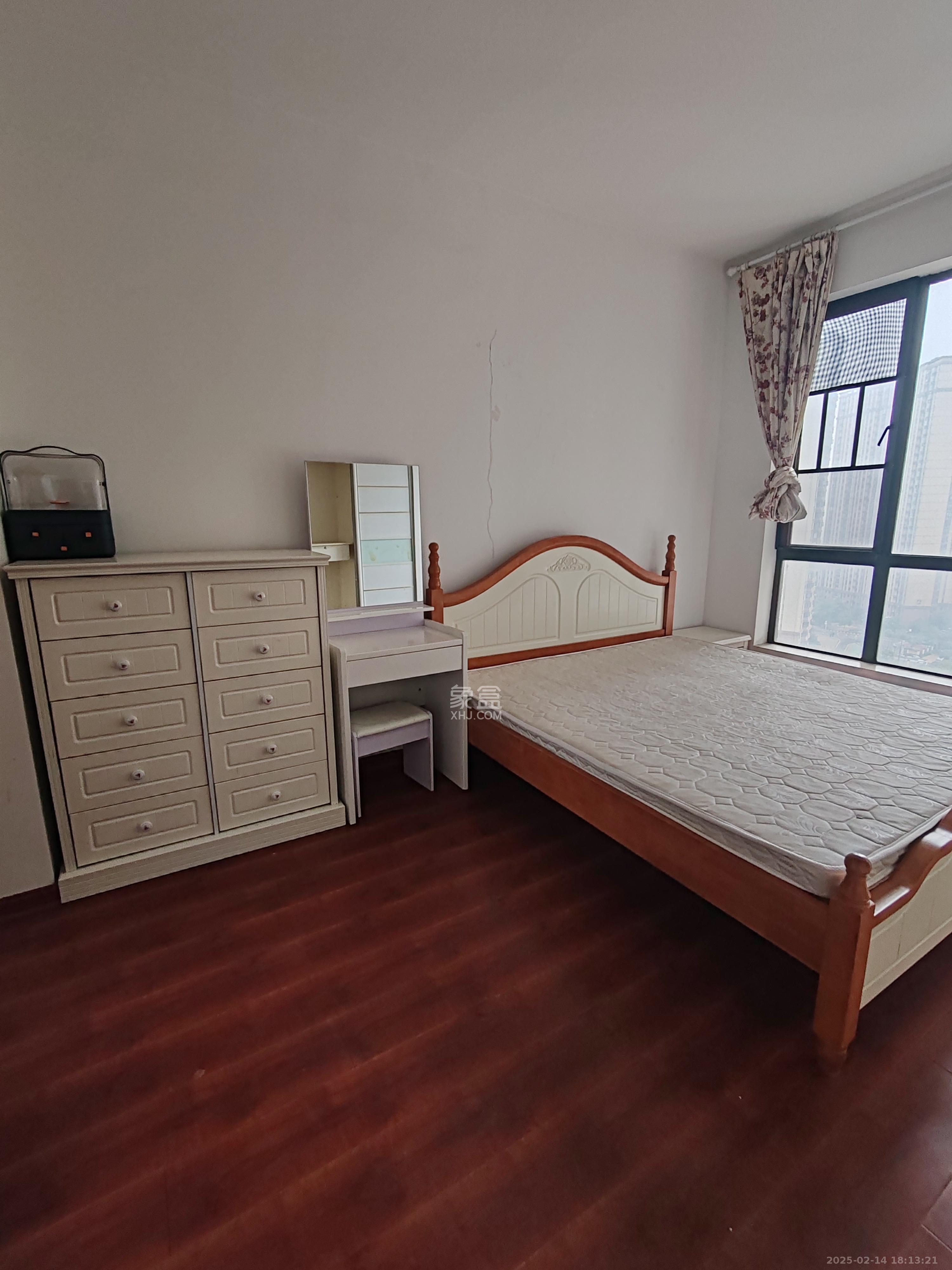 枫华府第  3室2厅1卫    2100.0元/月 枫华府第  3室2厅1卫    2100.0元/月室内图