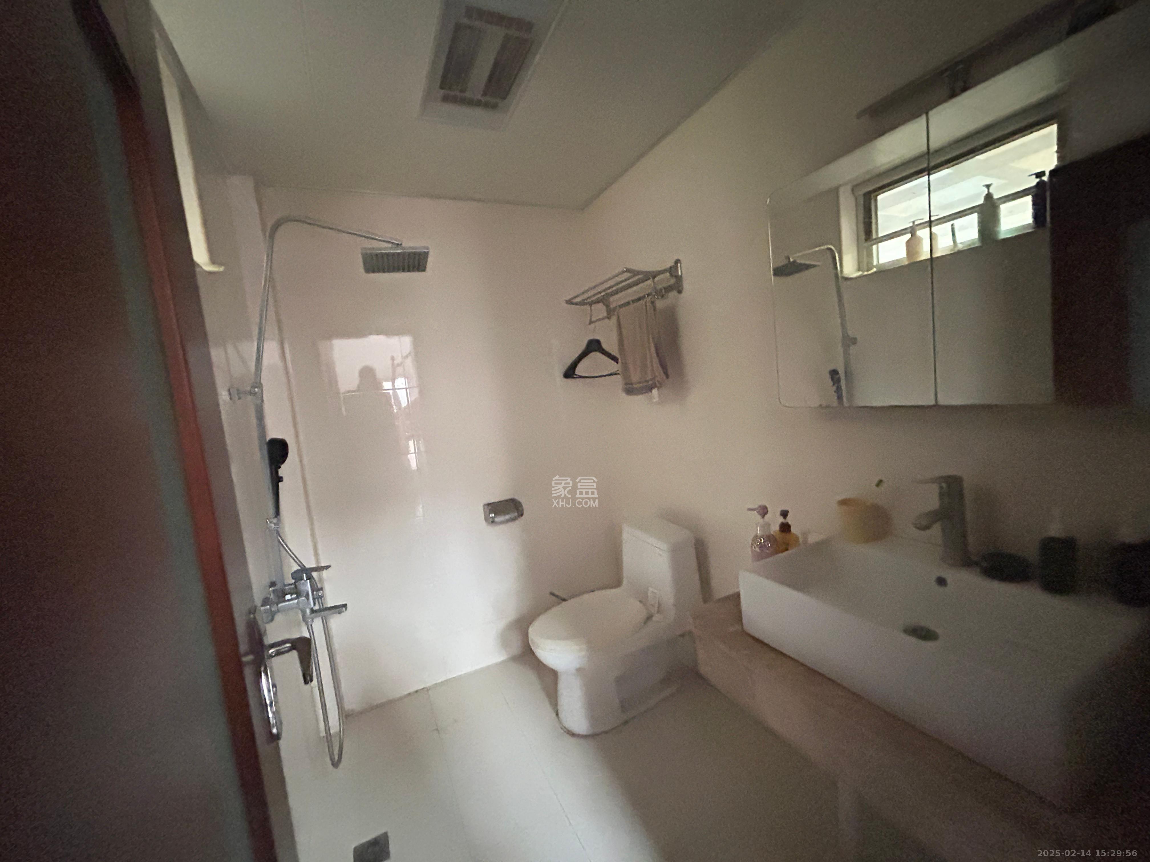 山水湾 4室2厅4卫 11000.0元/月 山水湾 4室2厅4卫 11000.0元/月室内图