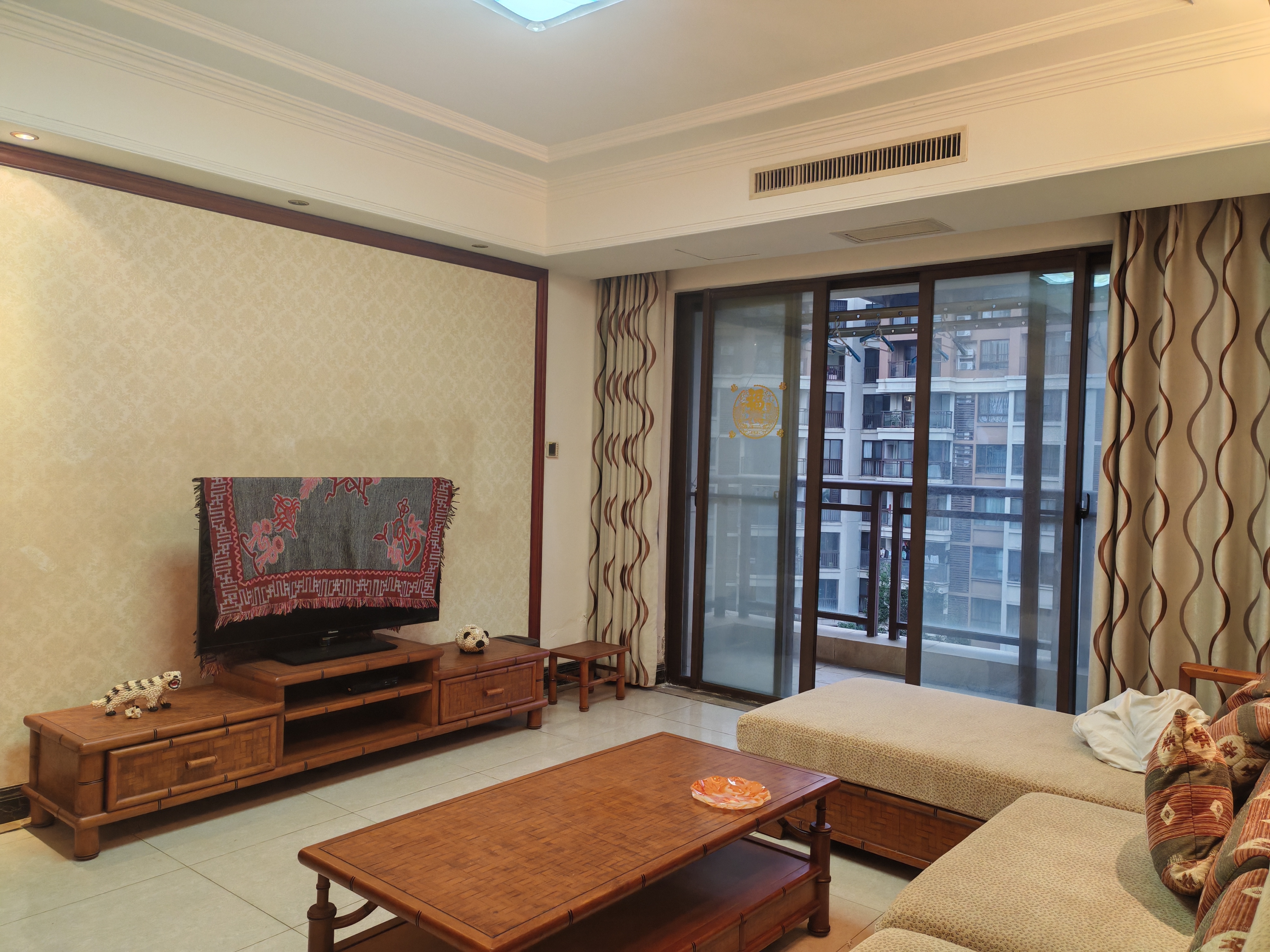 紫园B区 3室2厅2卫 340.0万 紫园B区 3室2厅2卫 340.0万客厅