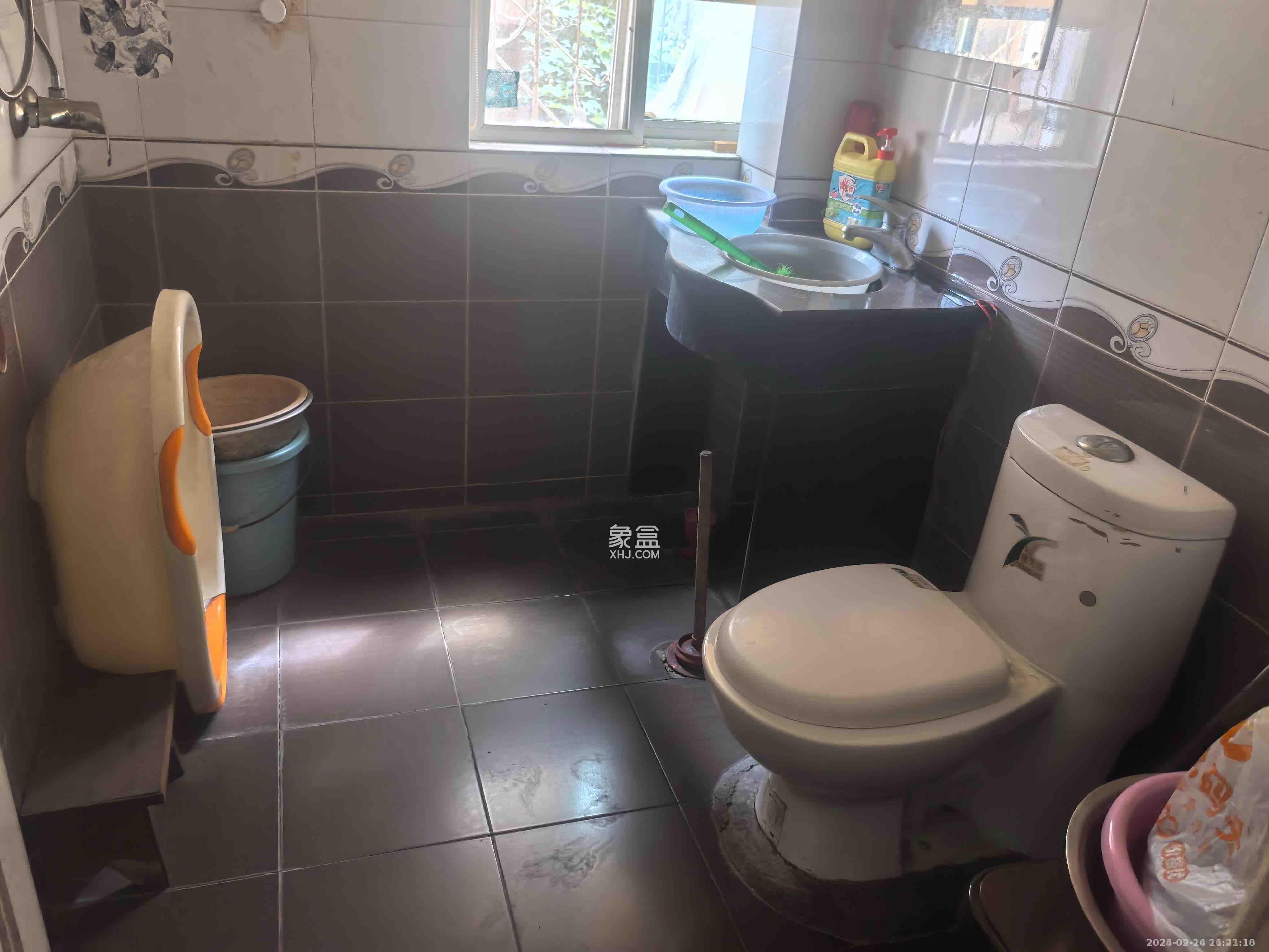 老灯泡厂宿舍(啤酒厂宿舍) 3室2厅1卫 2000.0元/月 老灯泡厂宿舍(啤酒厂宿舍) 3室2厅1卫 2000.0元/月室内图