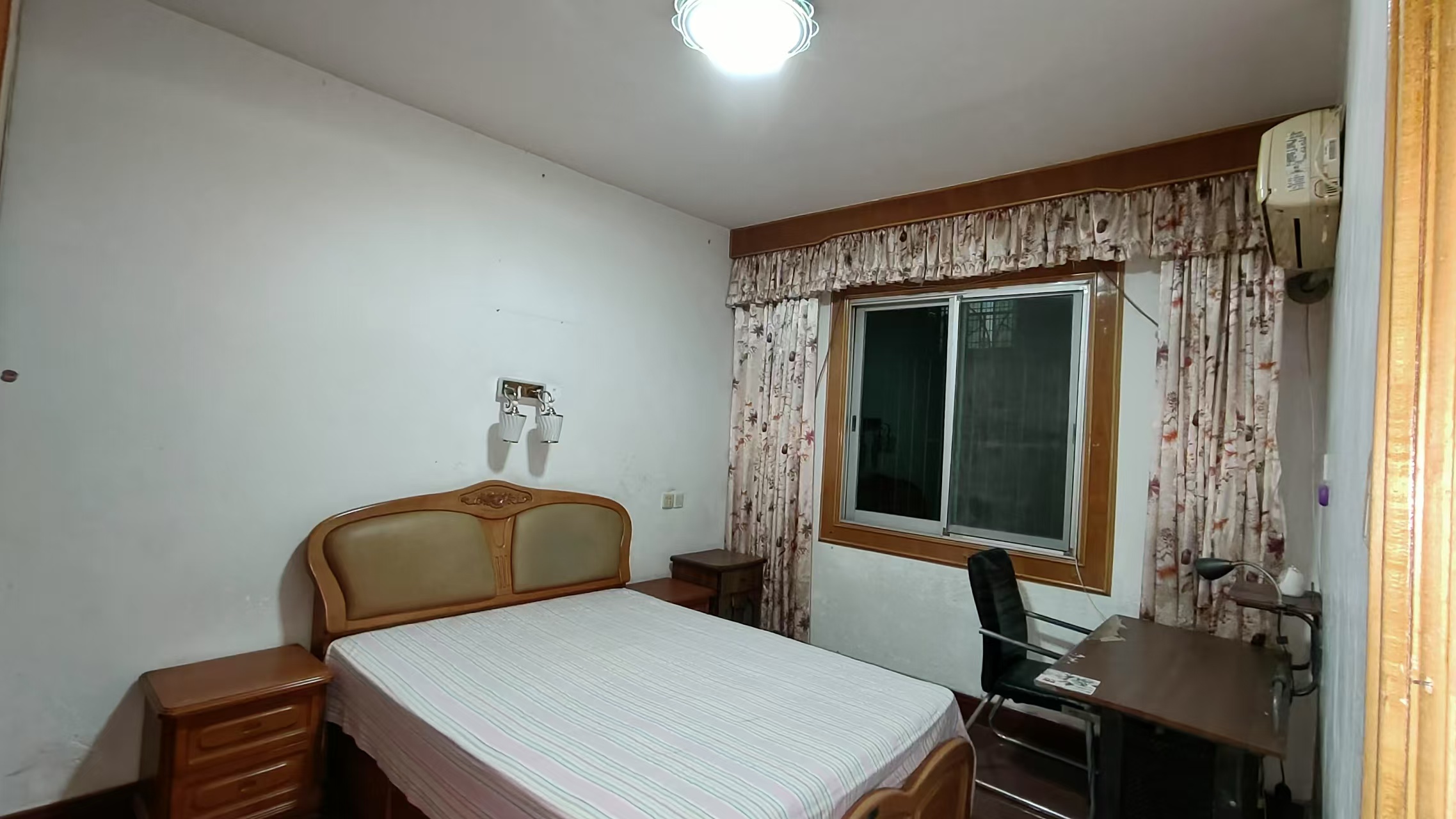 新月塘小区(秀石街/铁东电务段) 2室2厅1卫 17.0万 新月塘小区(秀石街/铁东电务段) 2室2厅1卫 17.0万卧室