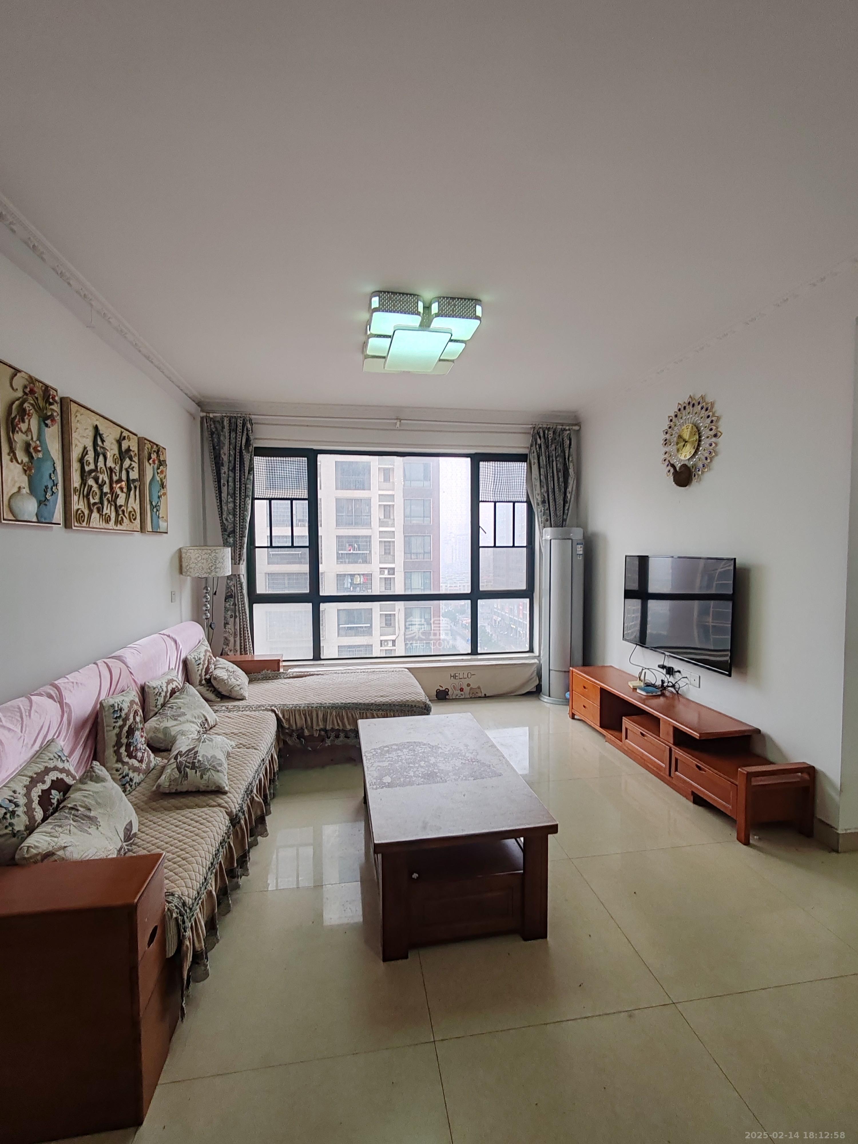 枫华府第  3室2厅1卫    2100.0元/月 枫华府第  3室2厅1卫    2100.0元/月