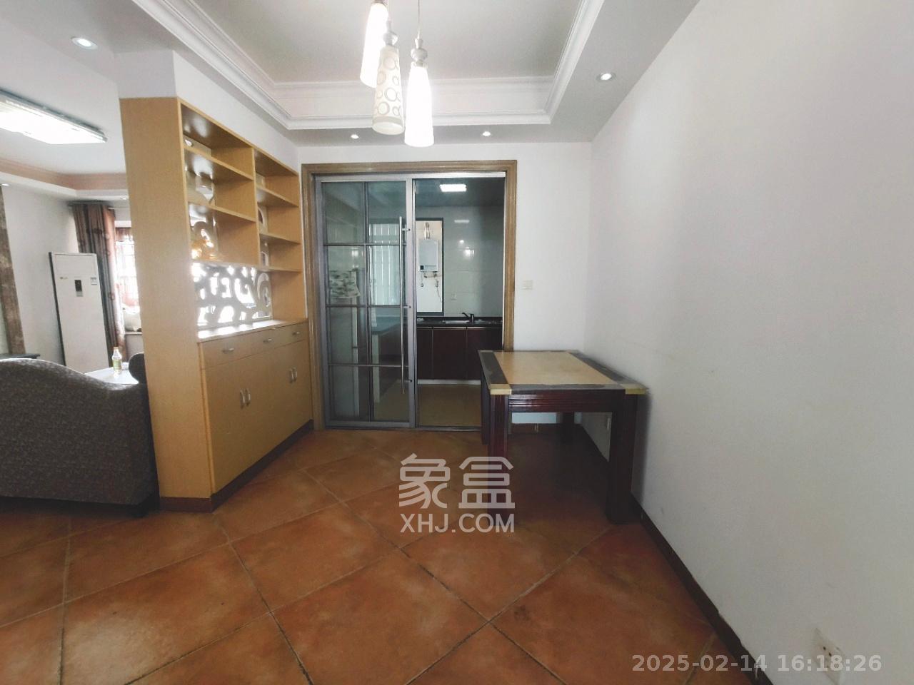 月畔湾  3室2厅2卫   2200.00元/月室内图
