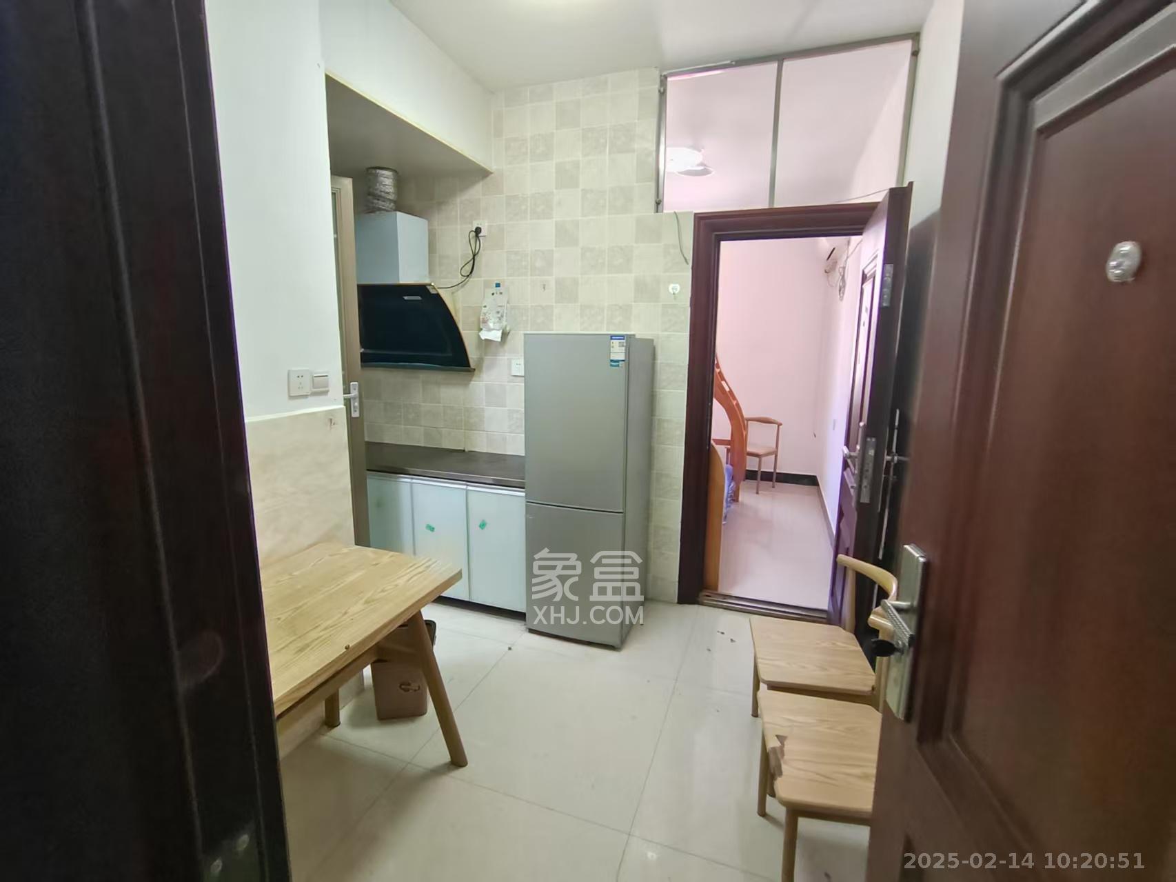 大桥三区 1室1厅1卫 1100.0元/月 大桥三区 1室1厅1卫 1100.0元/月室内图