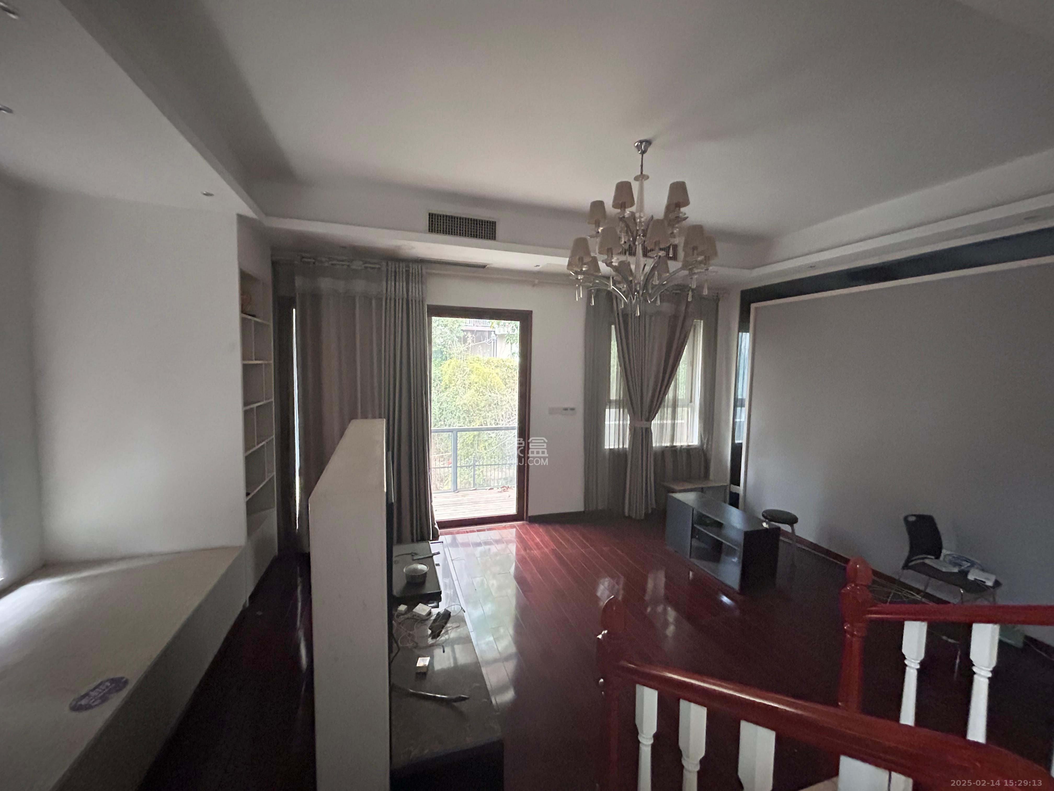 山水湾 4室2厅4卫 11000.0元/月 山水湾 4室2厅4卫 11000.0元/月室内图