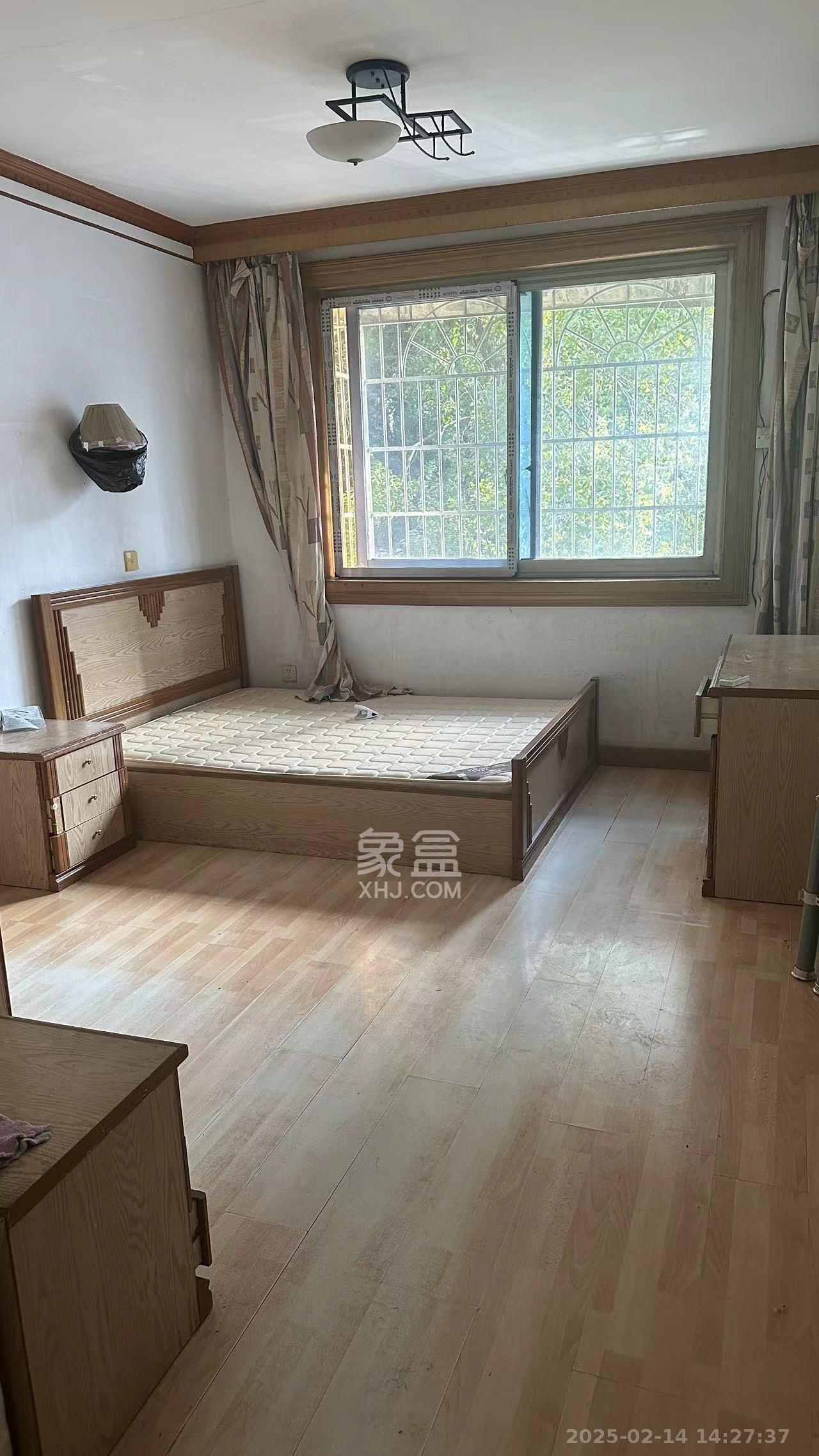 南湖公寓(湘湖路) 3室2厅2卫 2200.0元/月 南湖公寓(湘湖路) 3室2厅2卫 2200.0元/月室内图