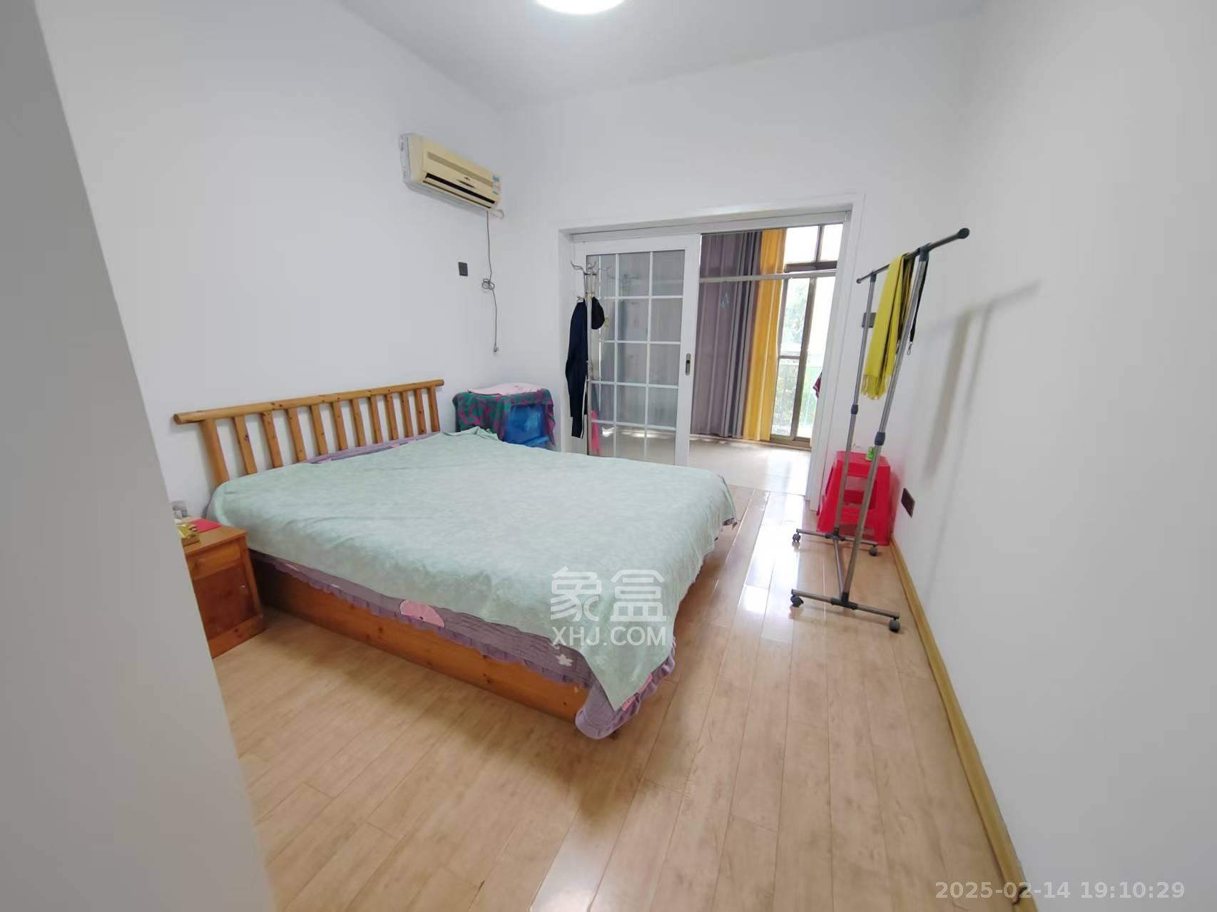 新景家园  2室2厅1卫   1200.00元/月室内图