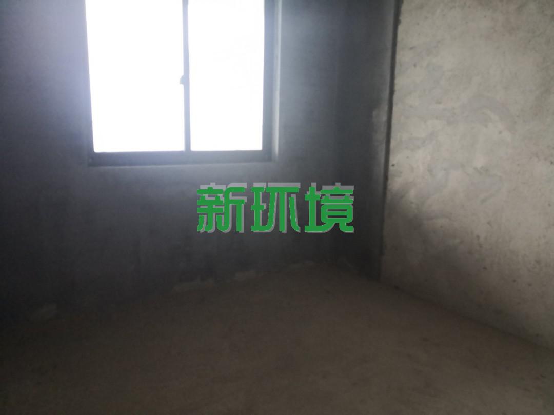 江与城  4室2厅2卫   120.00万客厅
