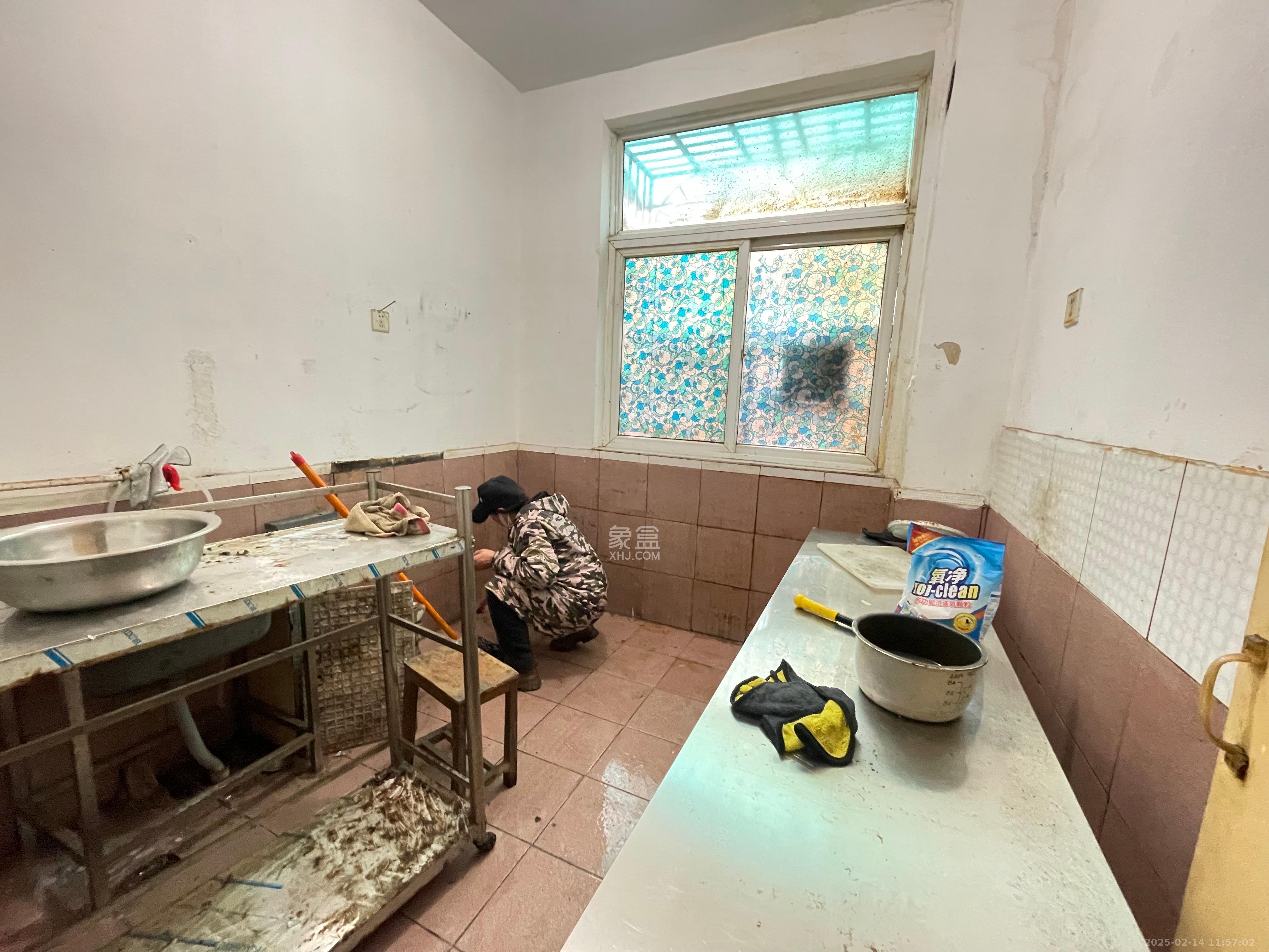 高桥百货皮具城  3室2厅1卫    1400.0元/月 高桥百货皮具城  3室2厅1卫    1400.0元/月室内图