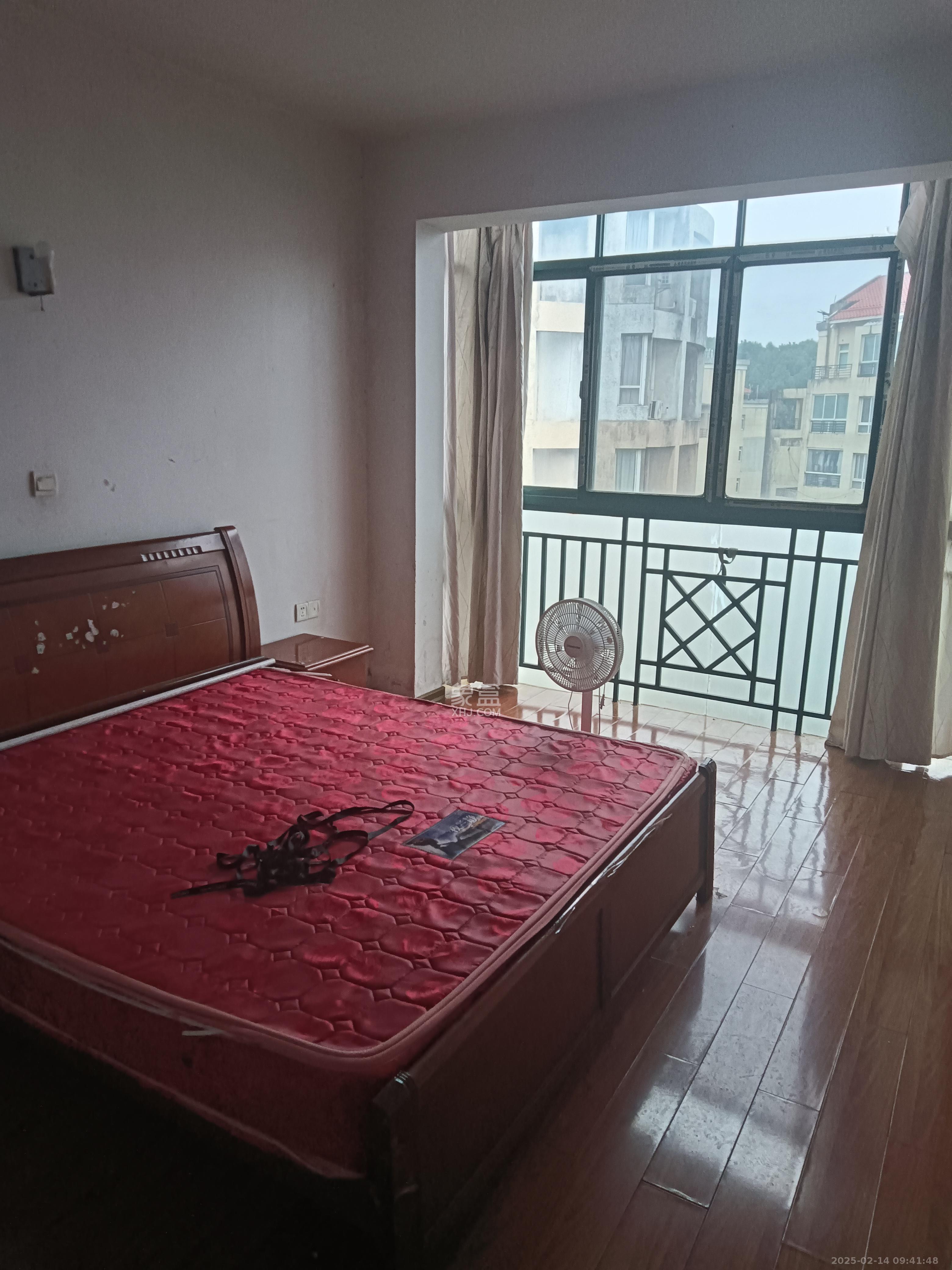 圣爵菲斯 3室2厅2卫 2200.0元/月 圣爵菲斯 3室2厅2卫 2200.0元/月室内图