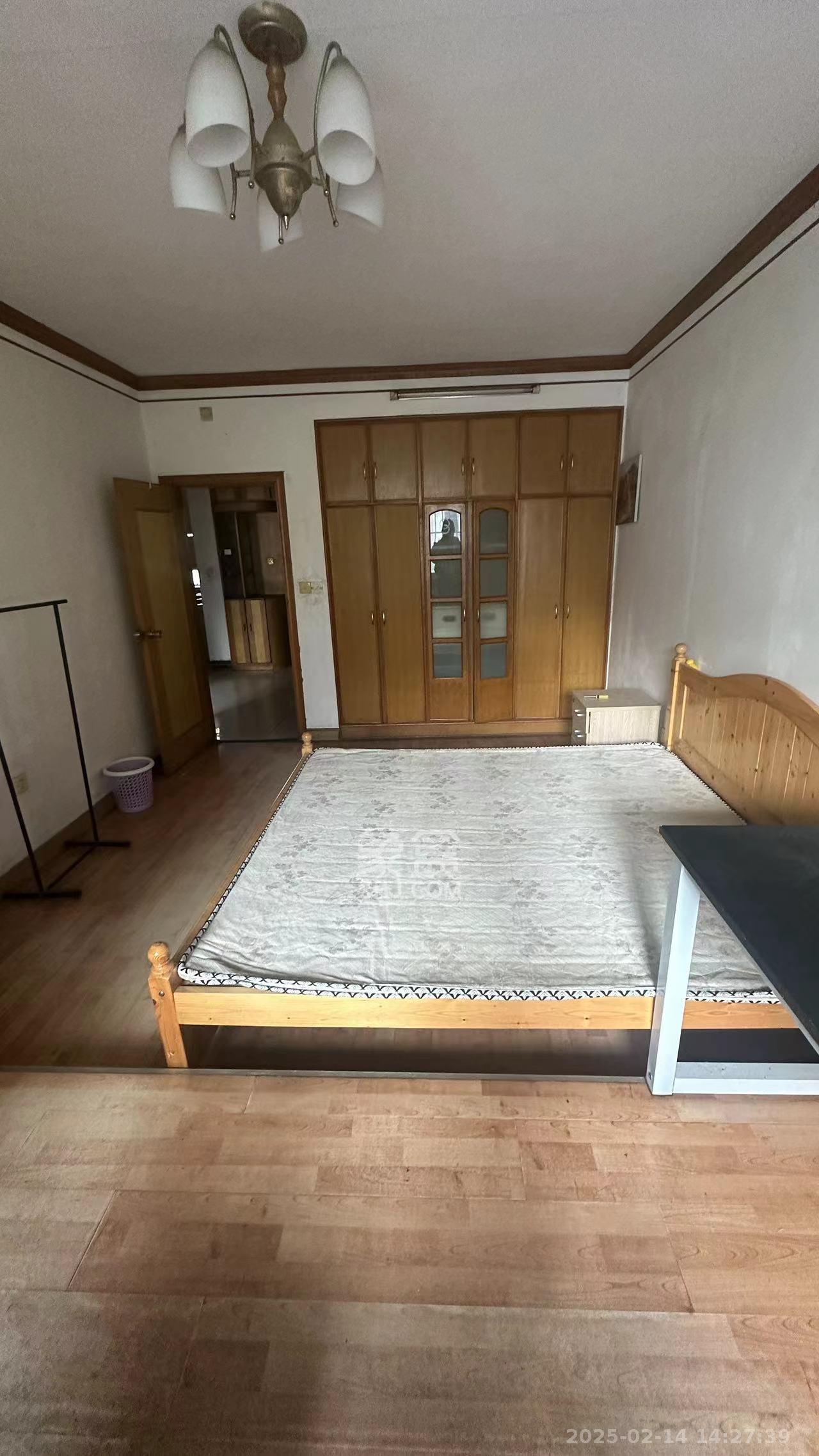 南湖公寓(湘湖路) 3室2厅2卫 2200.0元/月 南湖公寓(湘湖路) 3室2厅2卫 2200.0元/月室内图