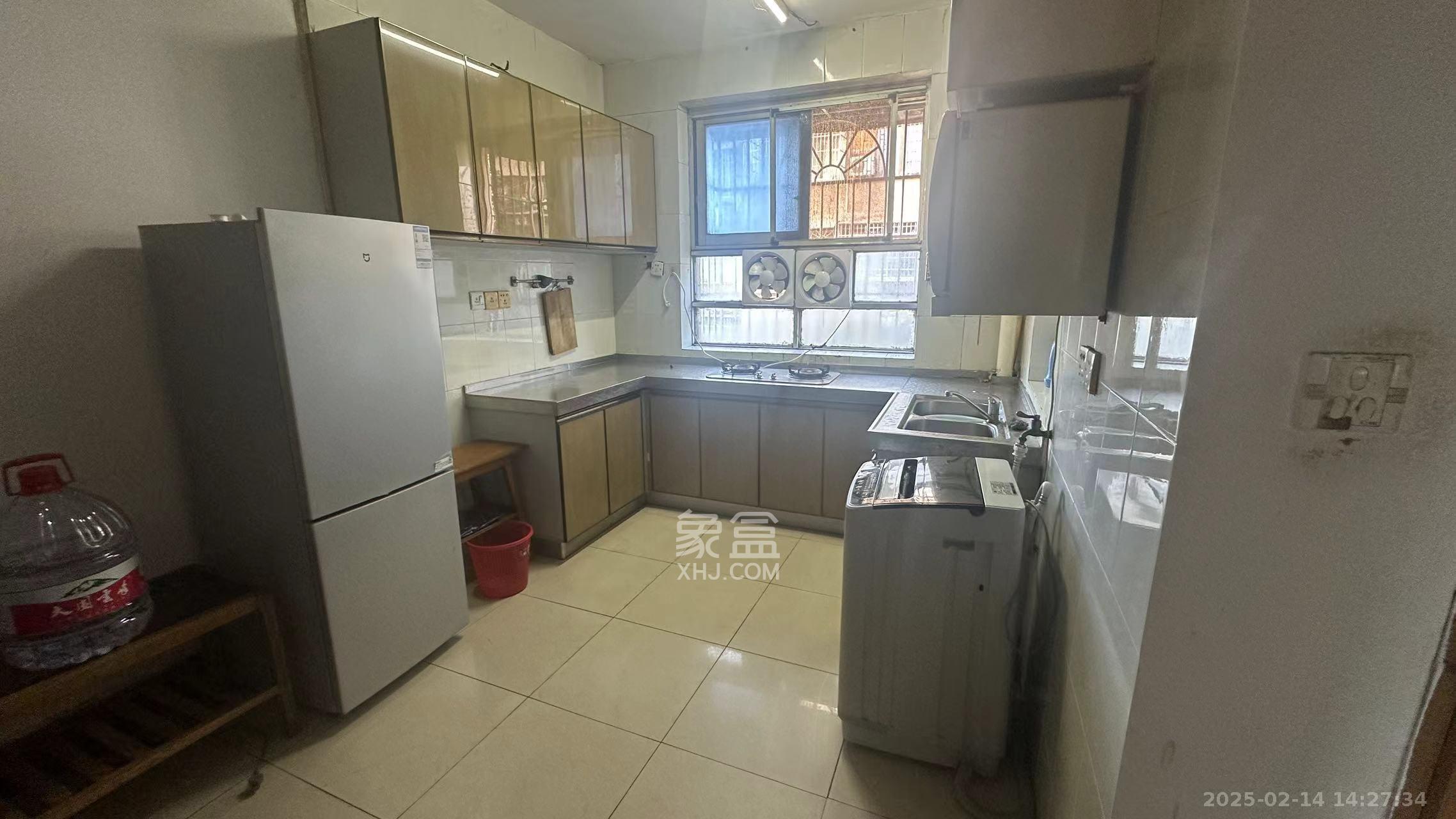 南湖公寓(湘湖路) 3室2厅2卫 2200.0元/月 南湖公寓(湘湖路) 3室2厅2卫 2200.0元/月室内图