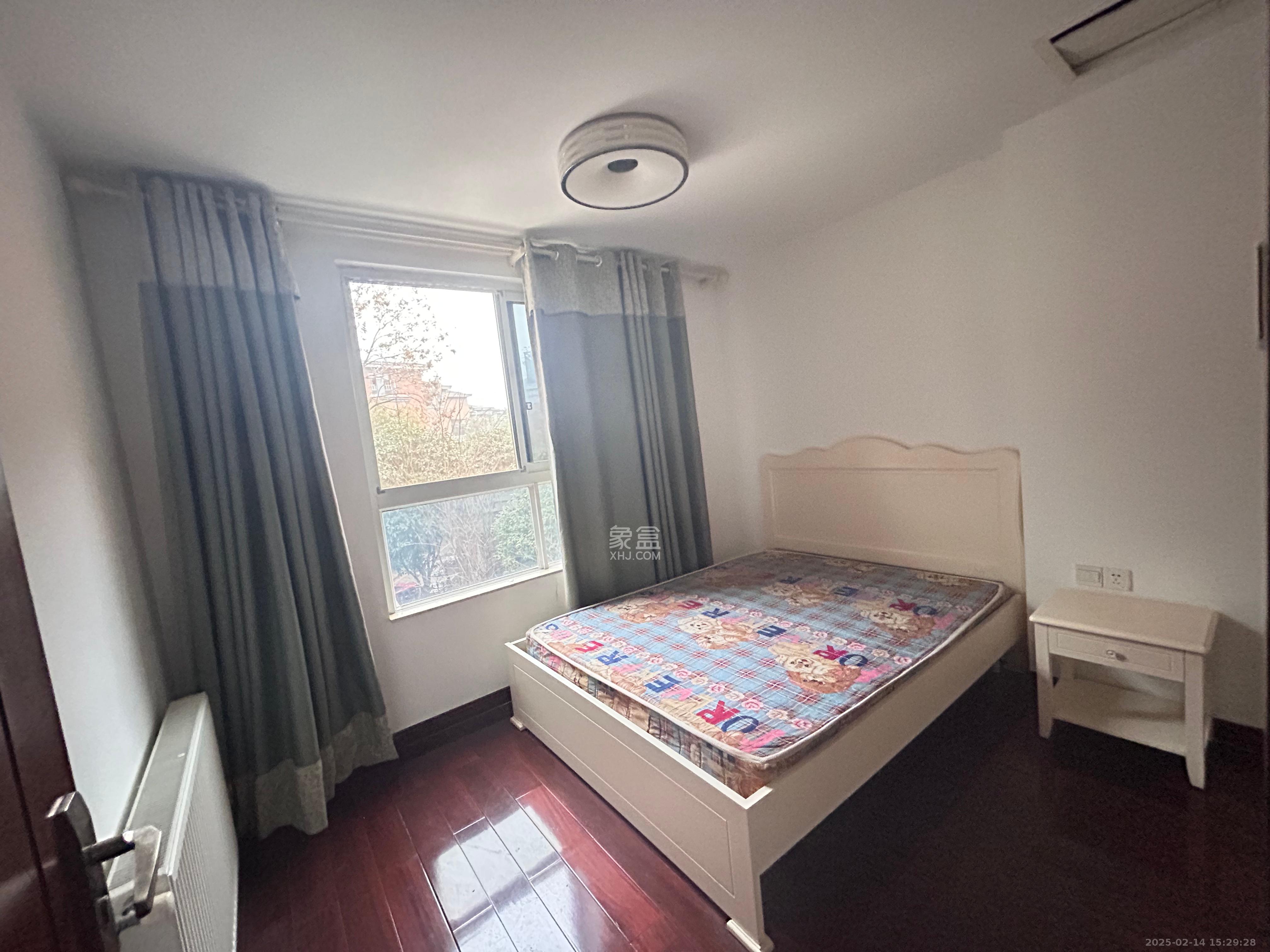 山水湾 4室2厅4卫 11000.0元/月 山水湾 4室2厅4卫 11000.0元/月室内图