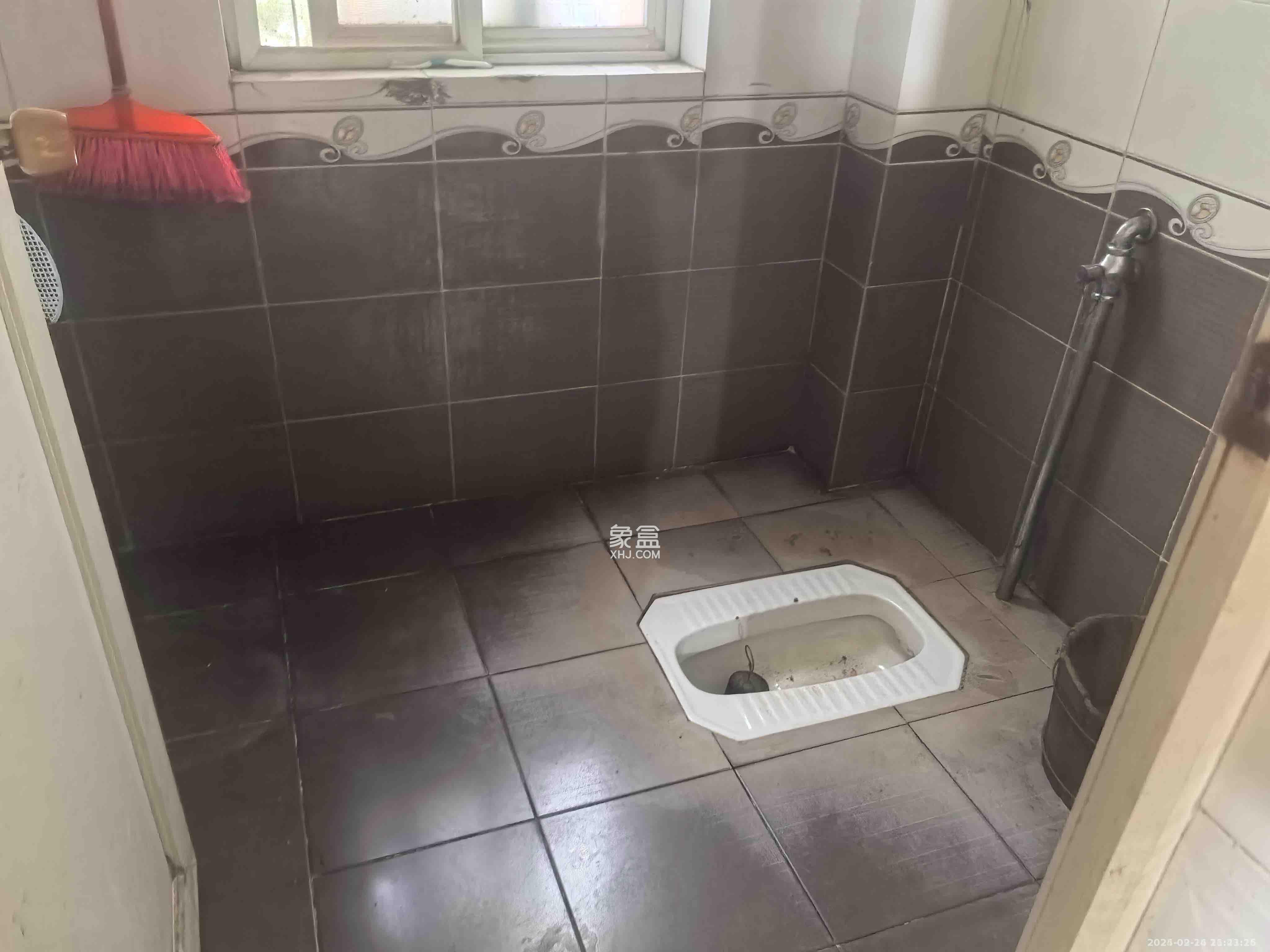 老灯泡厂宿舍(啤酒厂宿舍) 3室2厅1卫 2000.0元/月 老灯泡厂宿舍(啤酒厂宿舍) 3室2厅1卫 2000.0元/月室内图