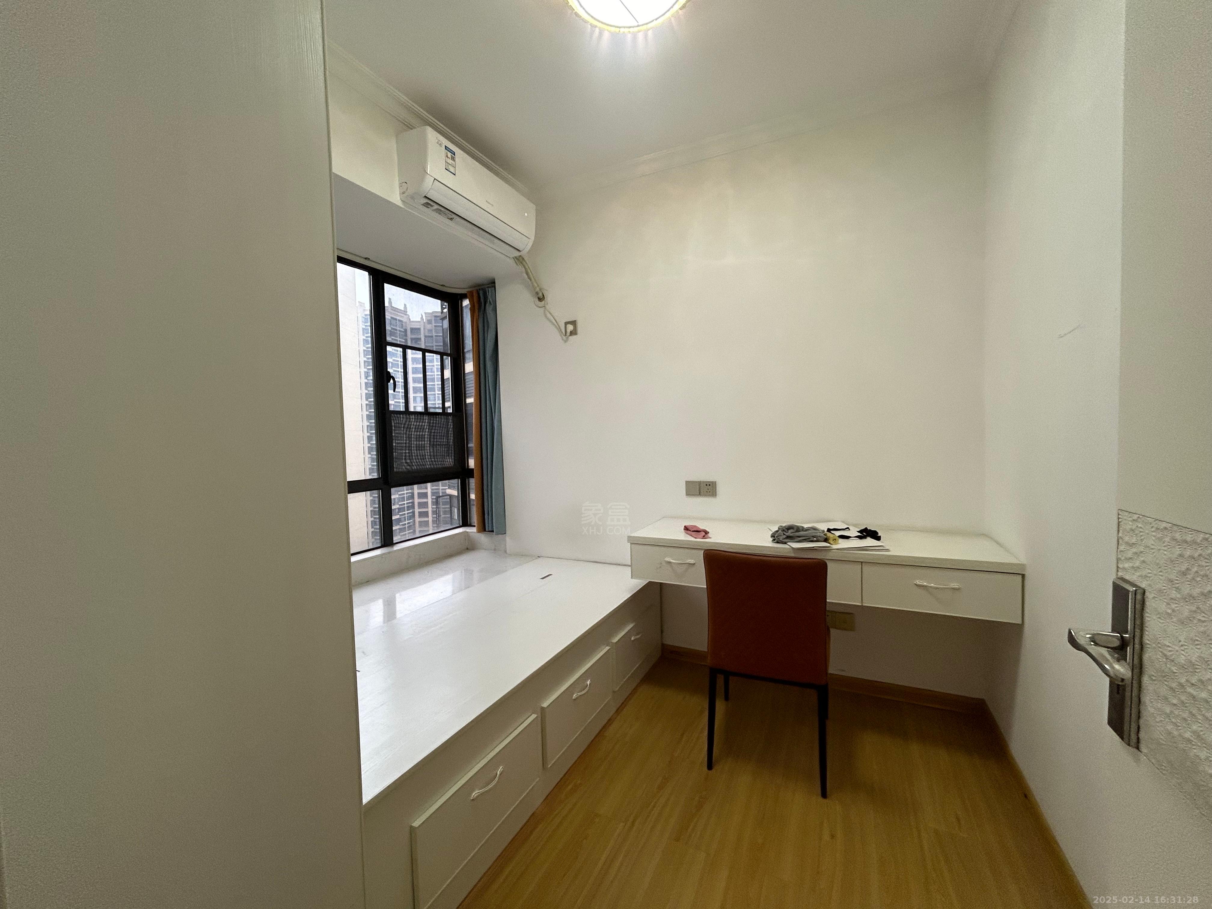 经世龙城 3室2厅1卫 2000.0元/月 经世龙城 3室2厅1卫 2000.0元/月室内图