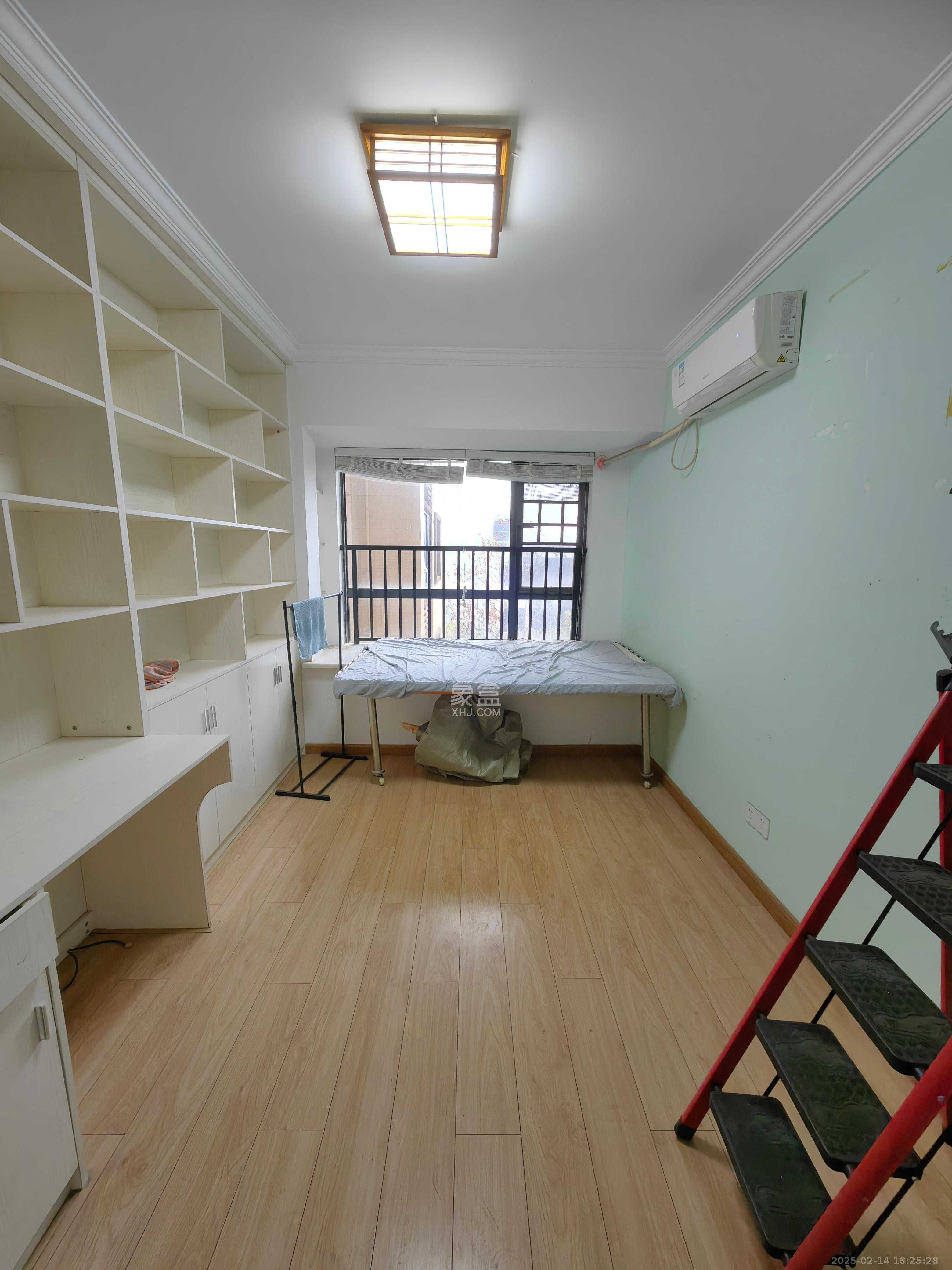 中建芙蓉嘉苑  3室2厅2卫   2500.00元/月室内图