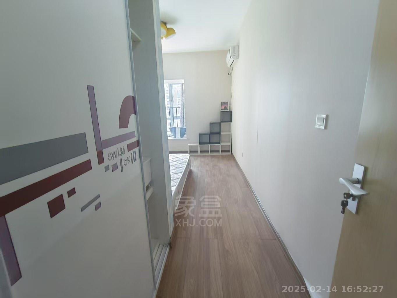 美的城二期  3室2厅2卫   1600.00元/月室内图