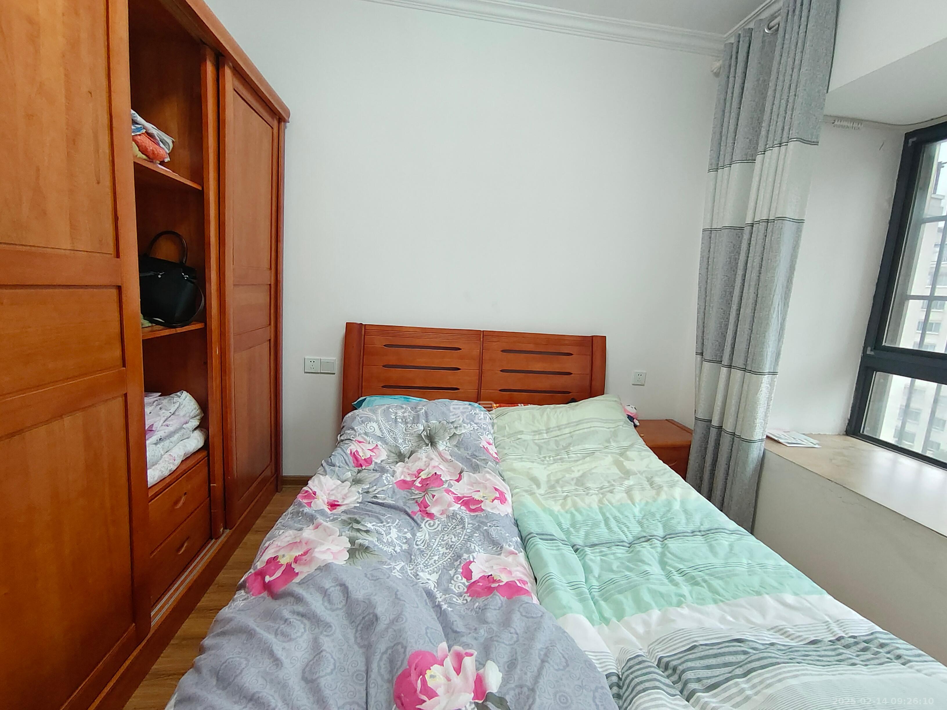 上峰苑(兰亭玥岛) 3室2厅1卫 2400.0元/月 上峰苑(兰亭玥岛) 3室2厅1卫 2400.0元/月室内图