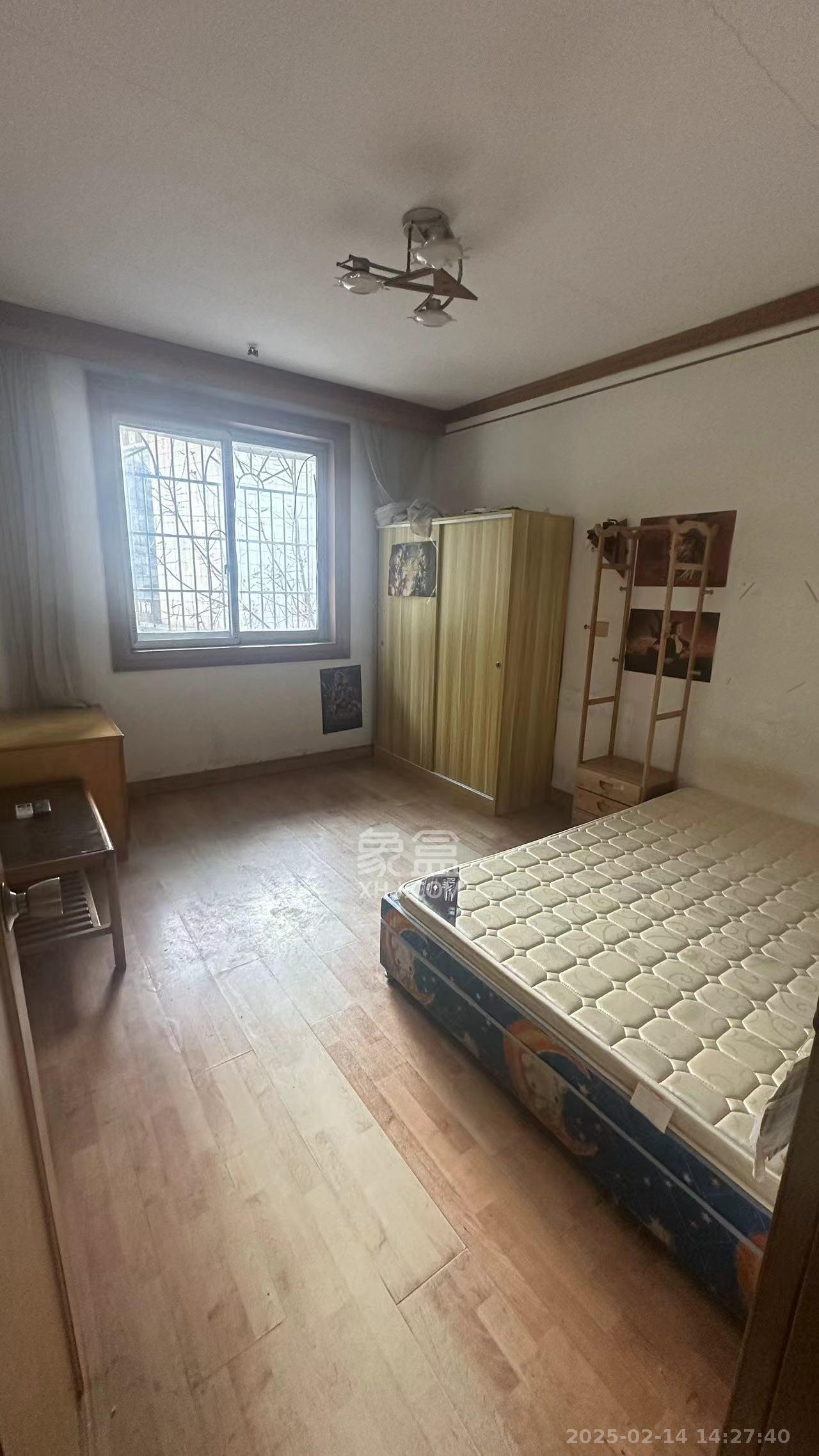 南湖公寓(湘湖路) 3室2厅2卫 2200.0元/月 南湖公寓(湘湖路) 3室2厅2卫 2200.0元/月室内图