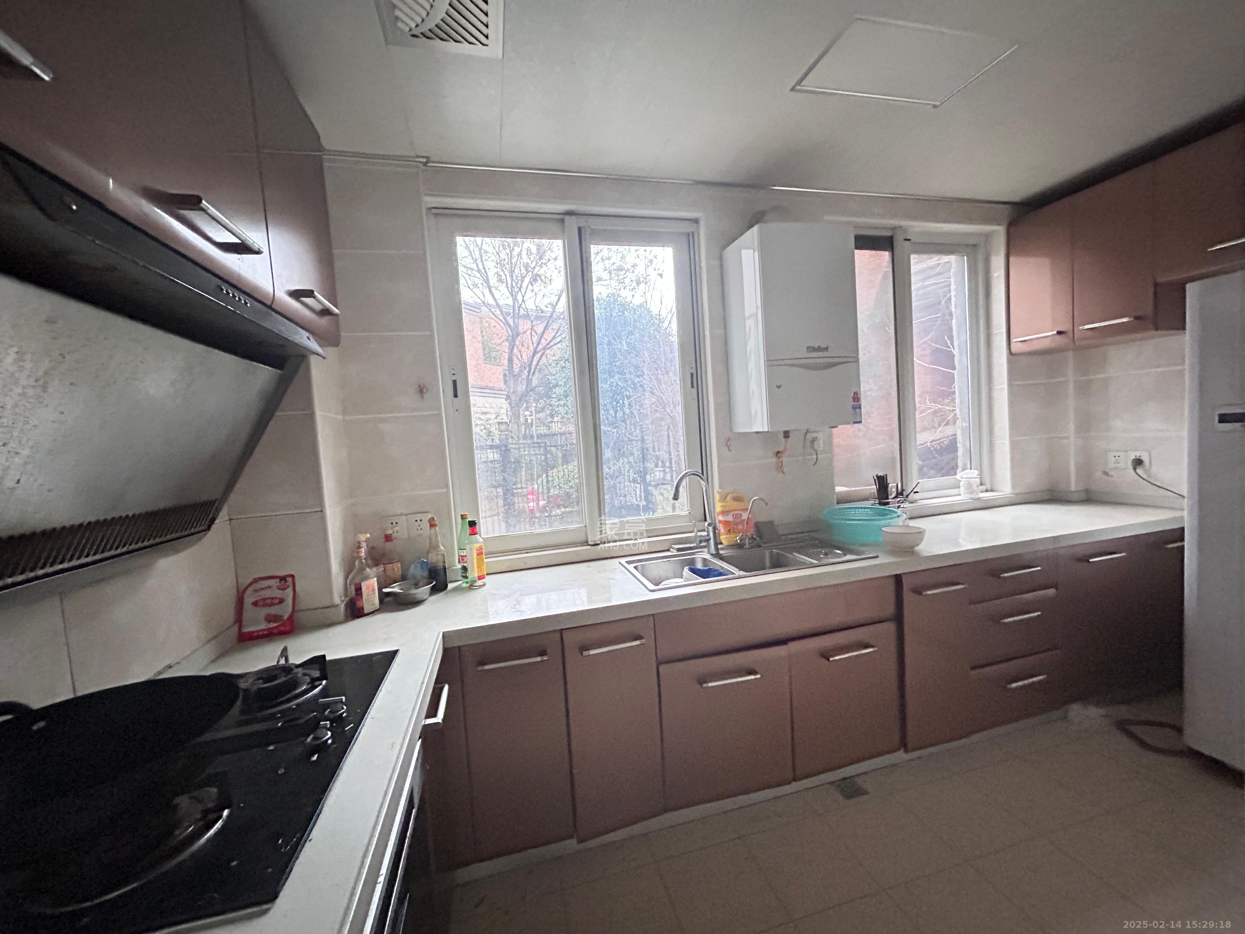 山水湾 4室2厅4卫 11000.0元/月 山水湾 4室2厅4卫 11000.0元/月室内图