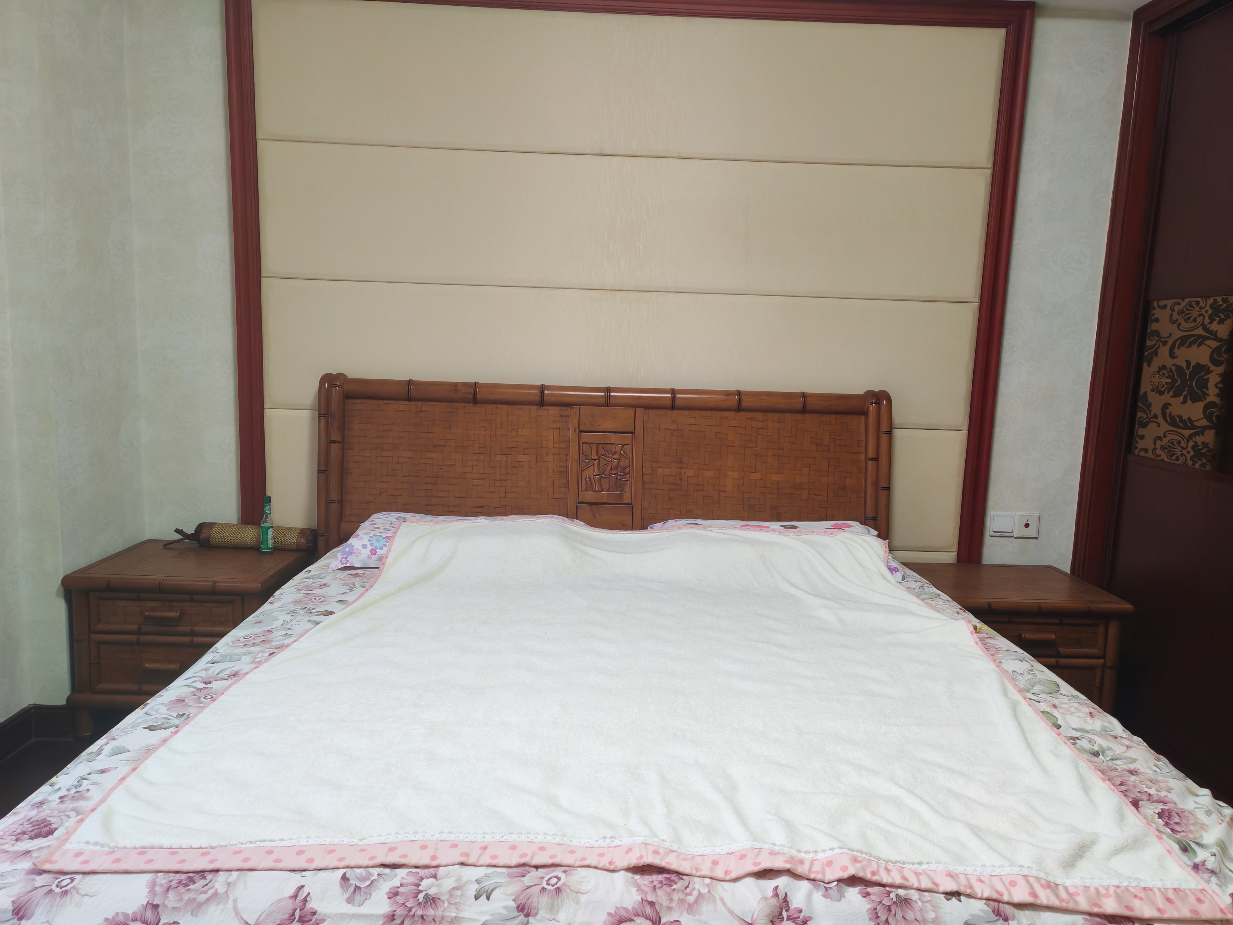 紫园B区 3室2厅2卫 340.0万 紫园B区 3室2厅2卫 340.0万客厅