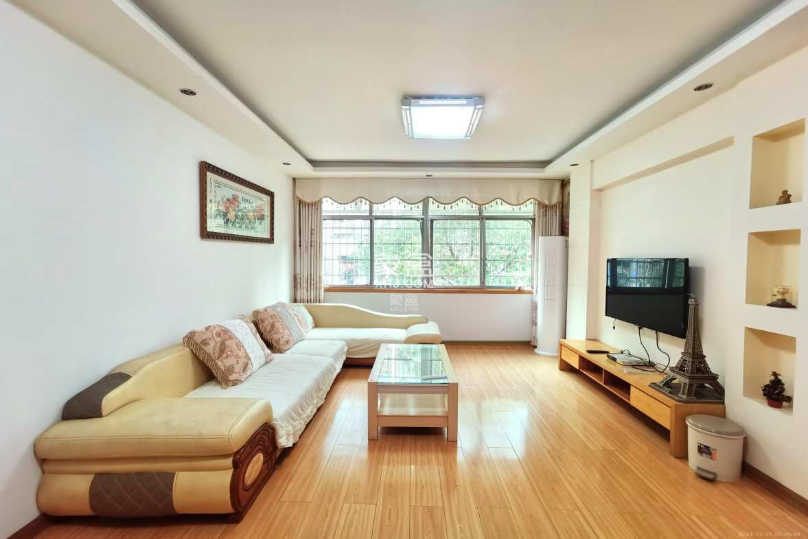 秀峰商贸城 2室2厅1卫 1700.0元/月 秀峰商贸城 2室2厅1卫 1700.0元/月室内图