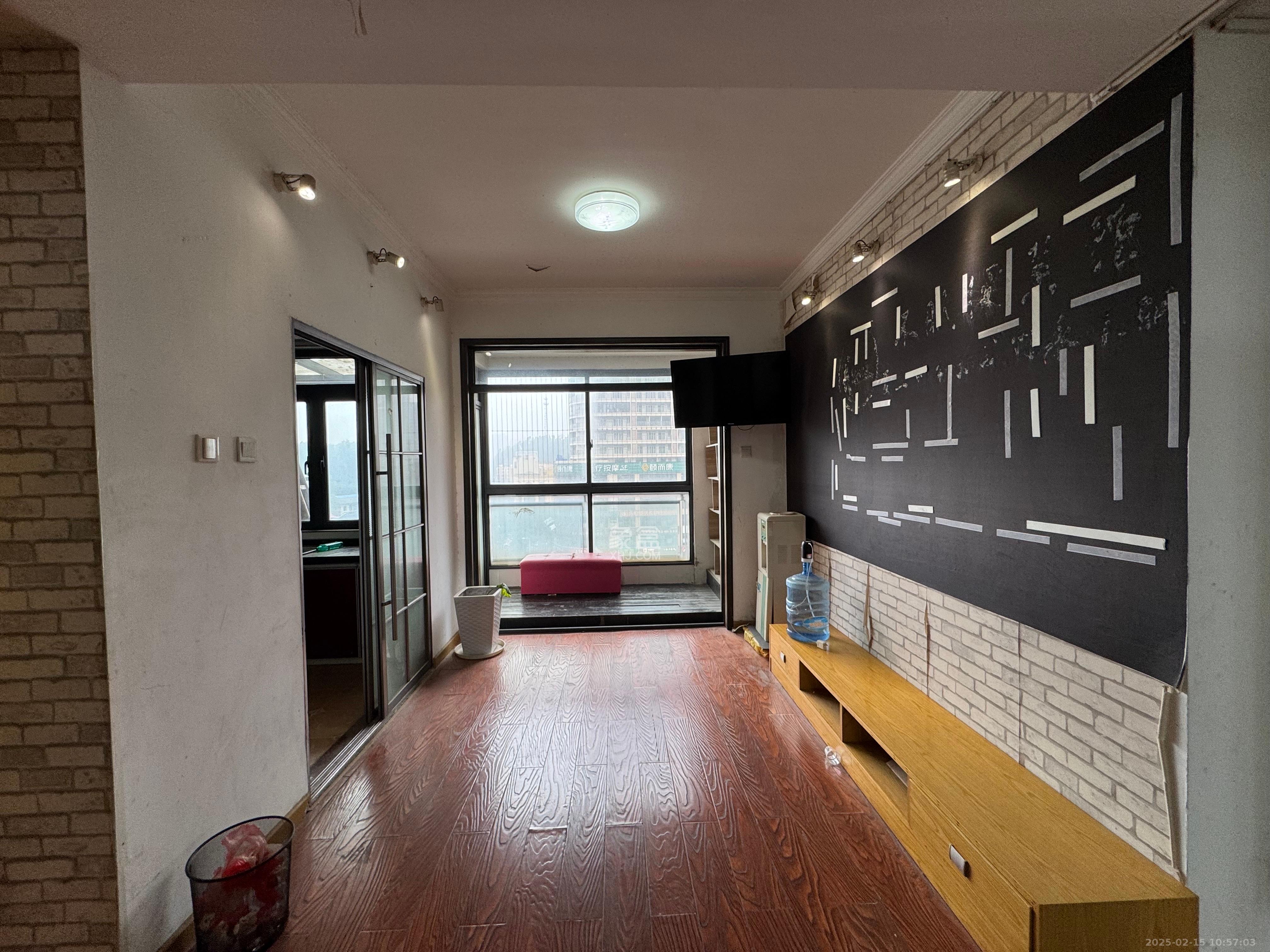 藏珑湖上国际花园 4室2厅2卫 3200.0元/月 藏珑湖上国际花园 4室2厅2卫 3200.0元/月室内图