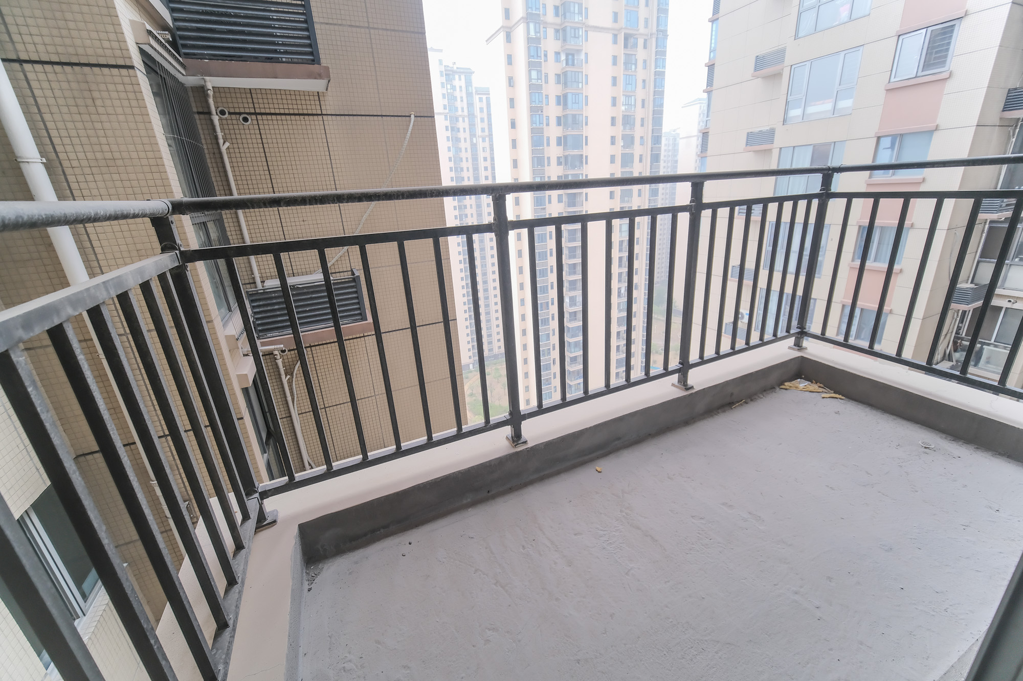 湖湘奥林匹克花园  3室2厅2卫    85.0万 湖湘奥林匹克花园  3室2厅2卫    85.0万阳台