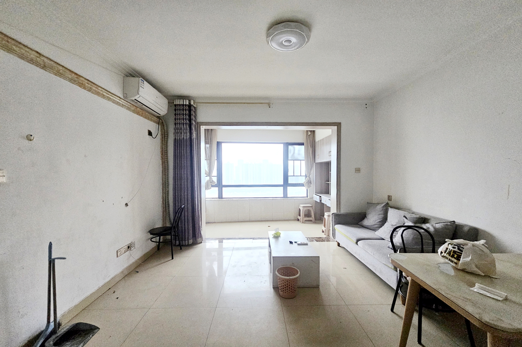 阳光城尚东湾学园区 2室1厅1卫 68.0万 阳光城尚东湾学园区 2室1厅1卫 68.0万客厅