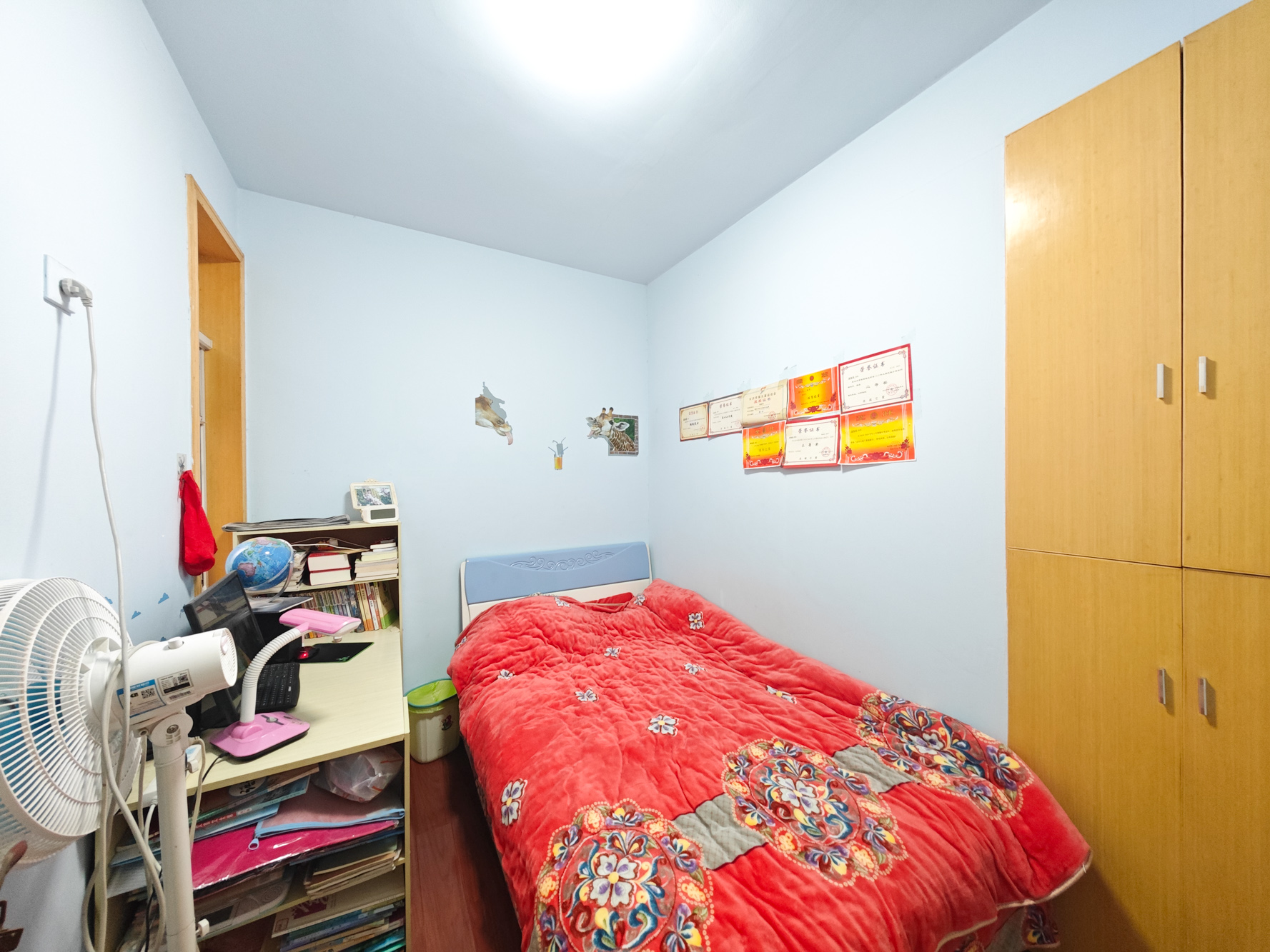 鄱阳小区  3室2厅1卫    56.8万卧室