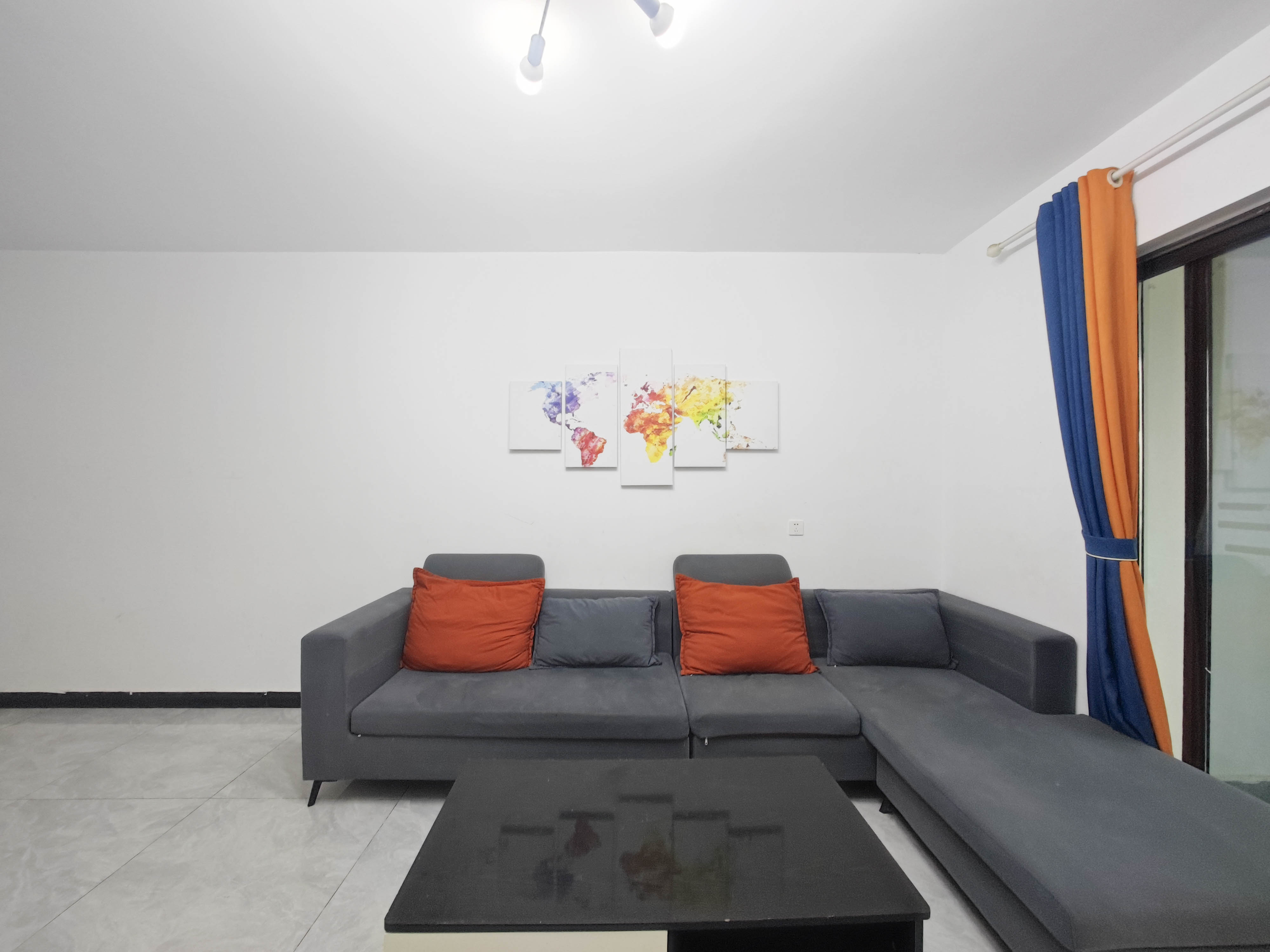 合能枫丹丽舍(柏悦名苑) 3室1厅1卫 87.0万 合能枫丹丽舍(柏悦名苑) 3室1厅1卫 87.0万客厅