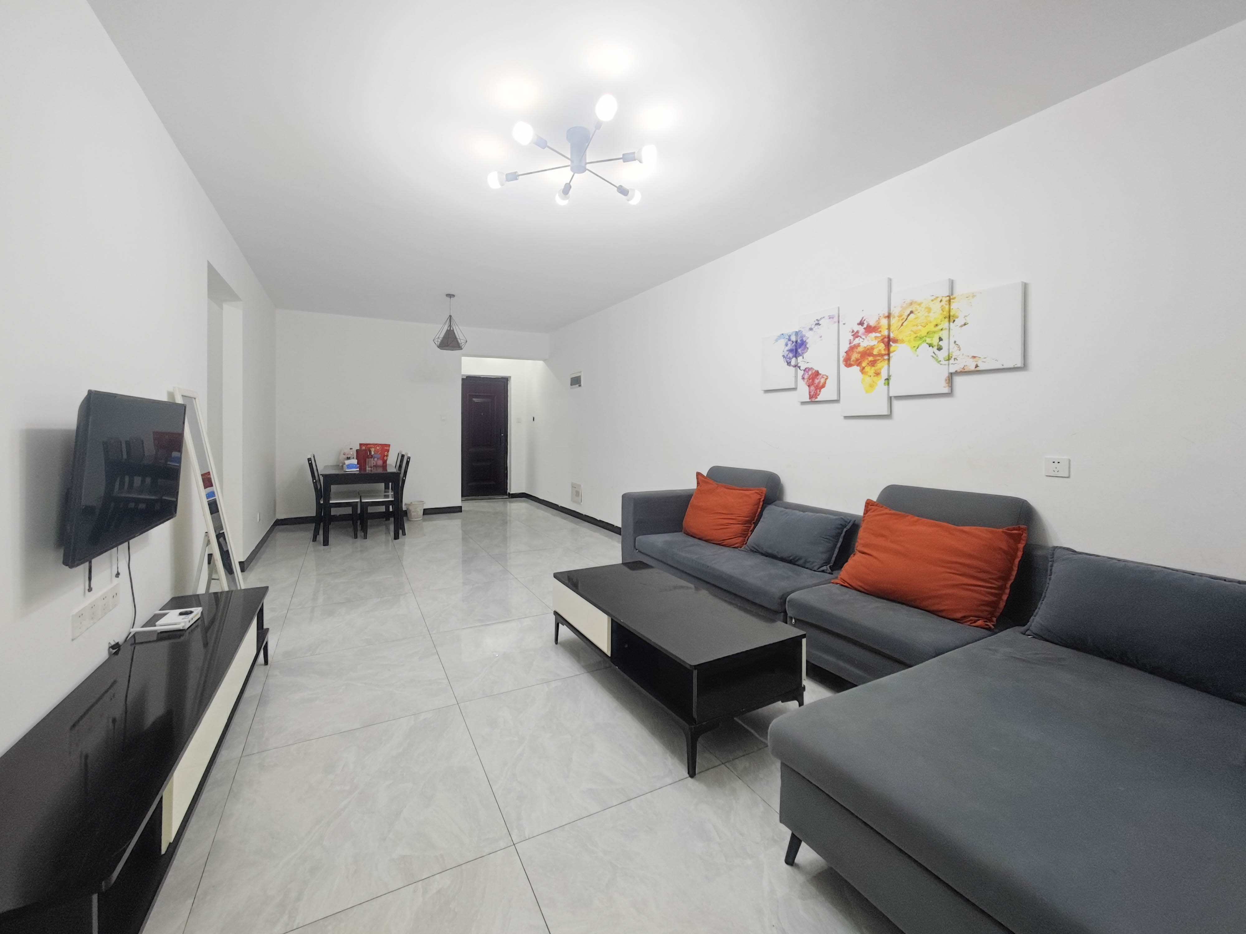 合能枫丹丽舍(柏悦名苑) 3室1厅1卫 87.0万 合能枫丹丽舍(柏悦名苑) 3室1厅1卫 87.0万客厅