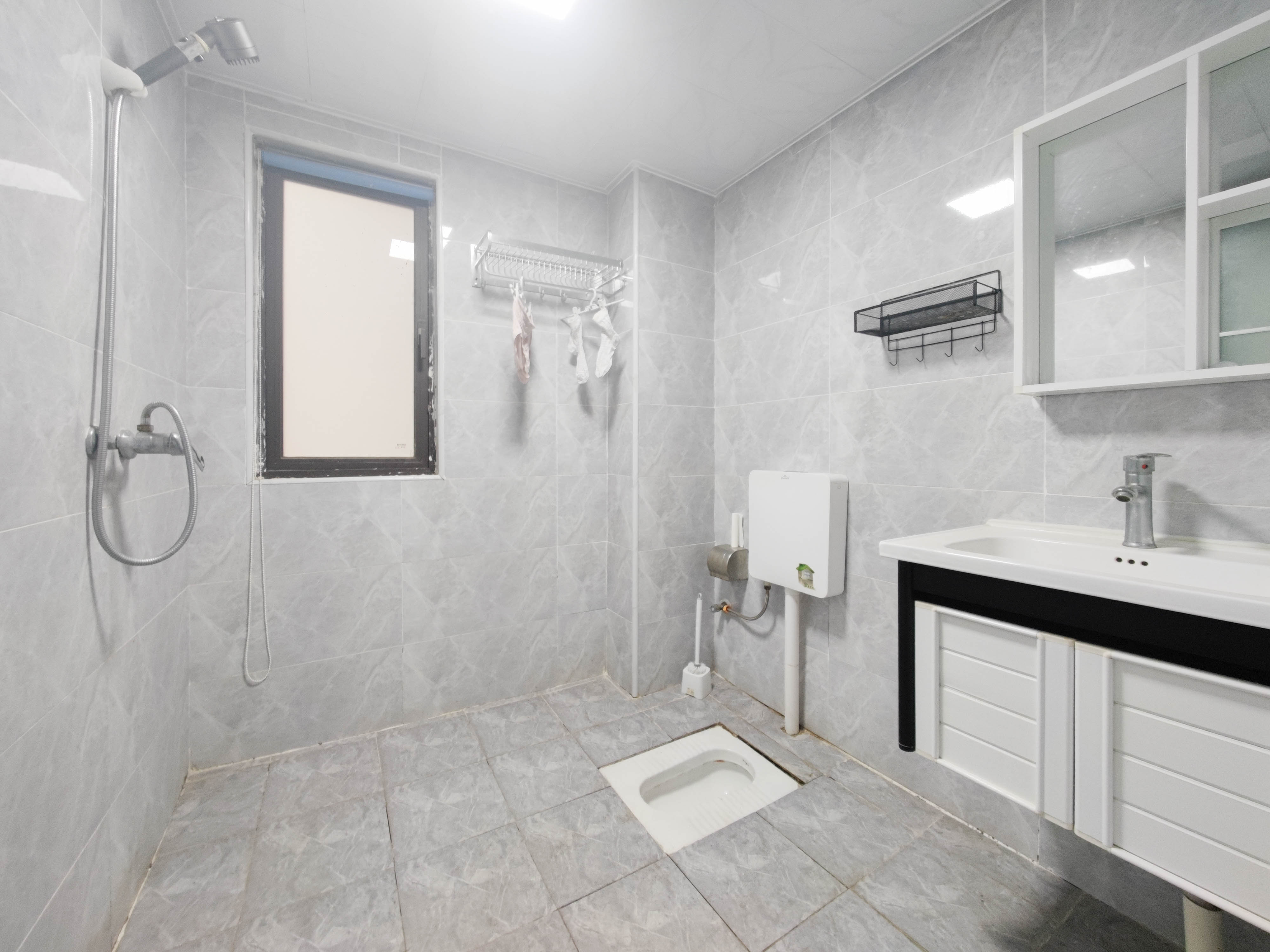 合能枫丹丽舍(柏悦名苑) 3室1厅1卫 87.0万 合能枫丹丽舍(柏悦名苑) 3室1厅1卫 87.0万卫生间